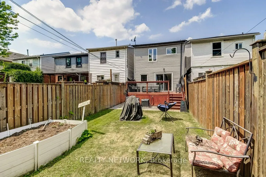 88 Rosslyn Avenue N