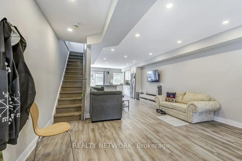 88 Rosslyn Avenue N