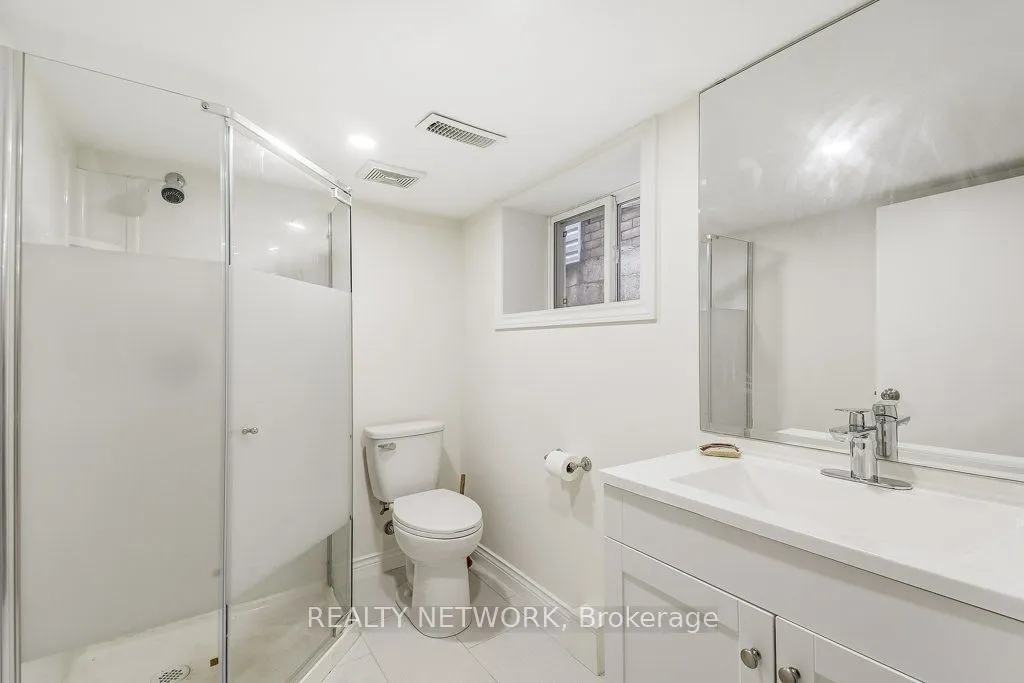 88 Rosslyn Avenue N