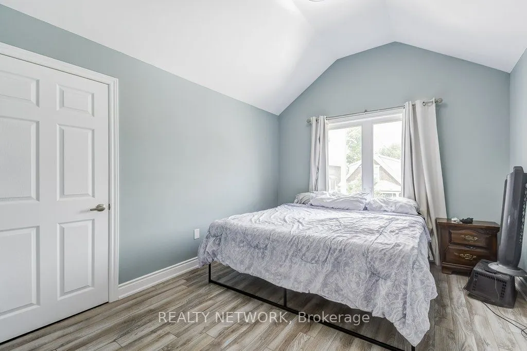 88 Rosslyn Avenue N