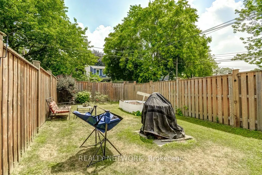 88 Rosslyn Avenue N