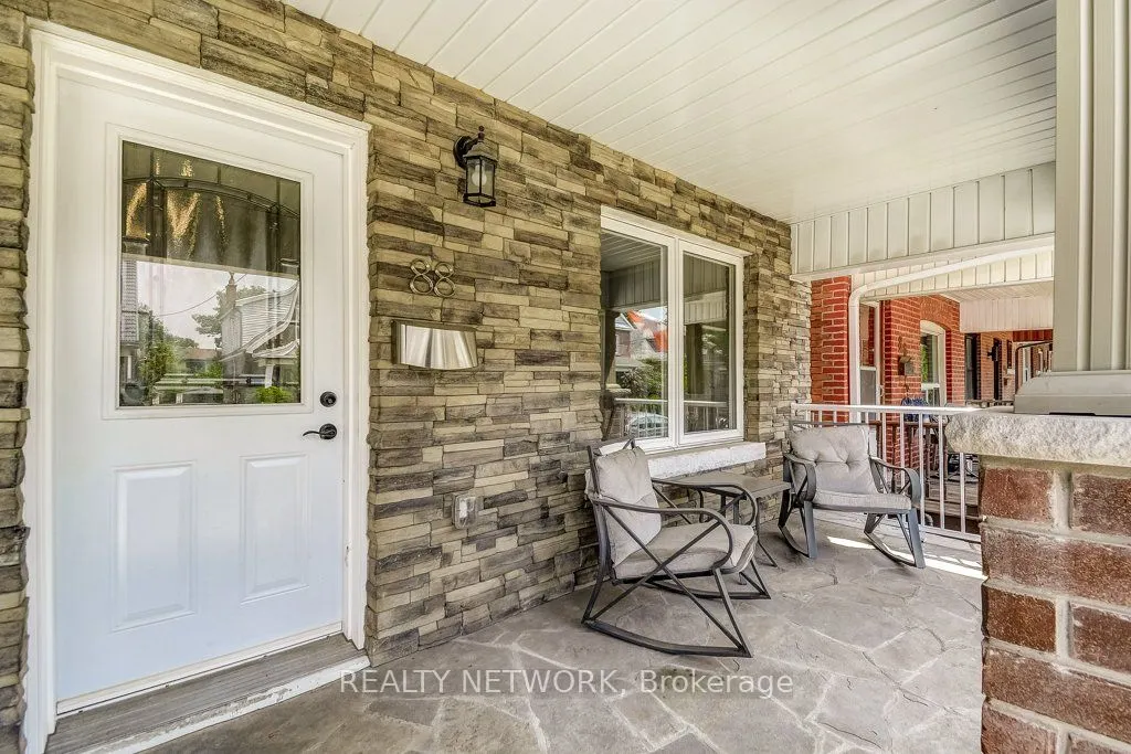88 Rosslyn Avenue N