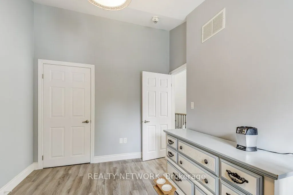 88 Rosslyn Avenue N