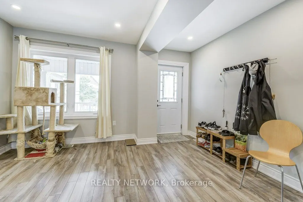 88 Rosslyn Avenue N