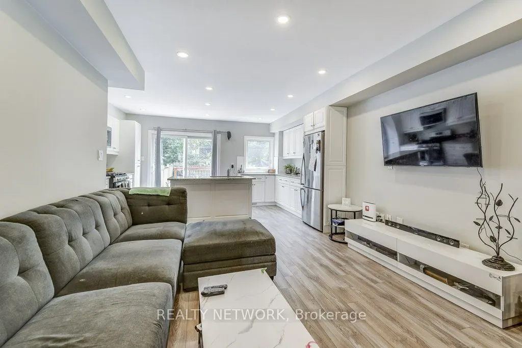 88 Rosslyn Avenue N