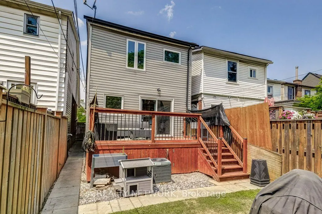 88 Rosslyn Avenue N