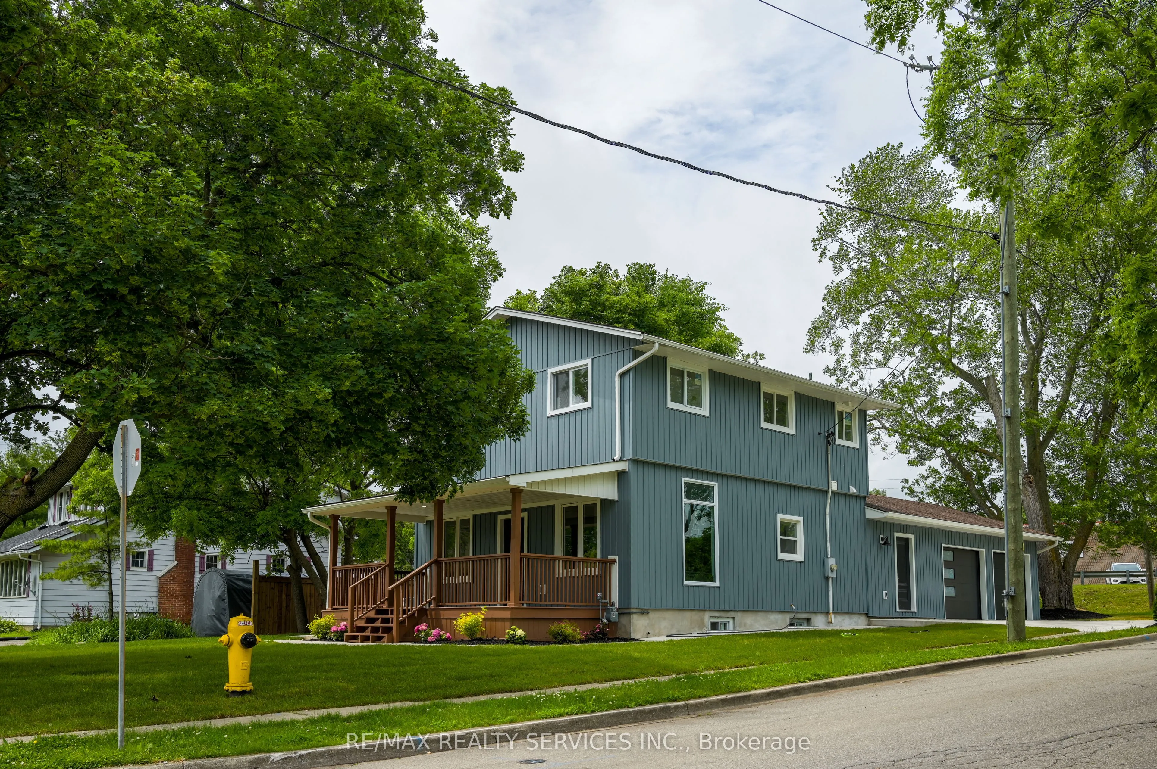 9 High Street E