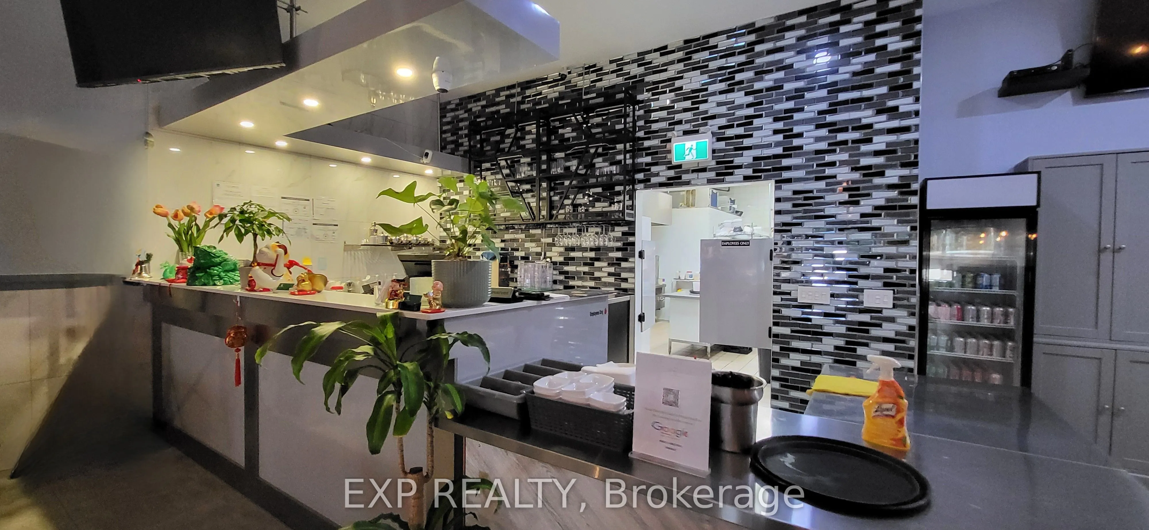891 Upper James Street, #101, 109