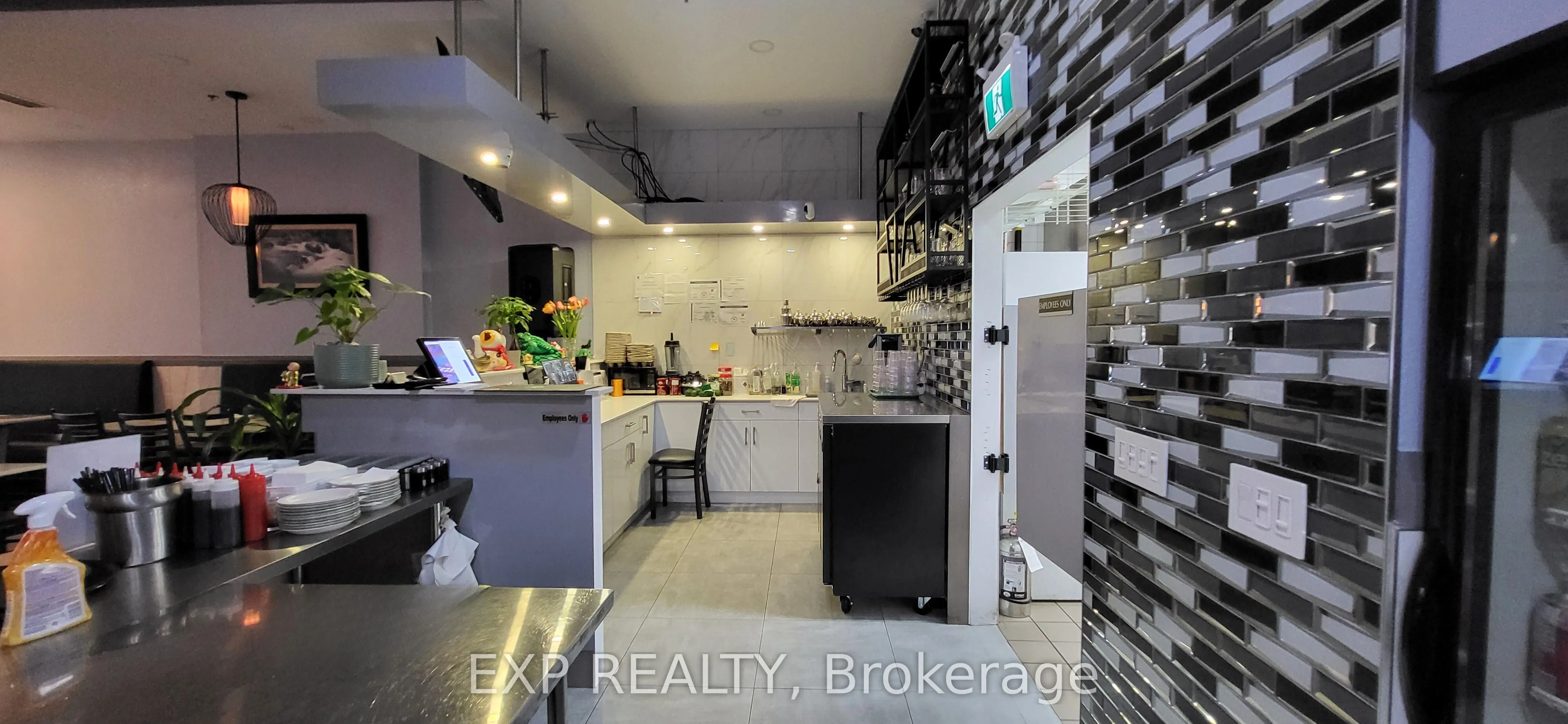 891 Upper James Street, #101, 109
