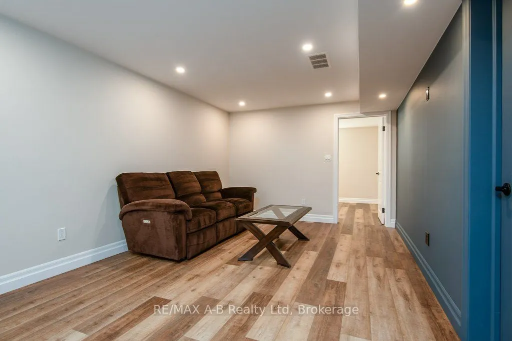 86 Jacob Street W