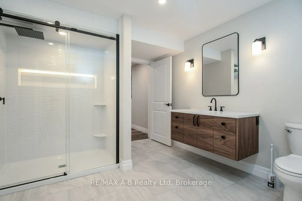 86 Jacob Street W
