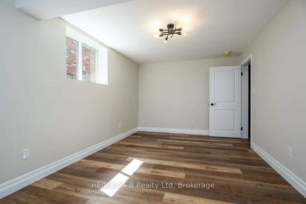 86 Jacob Street W