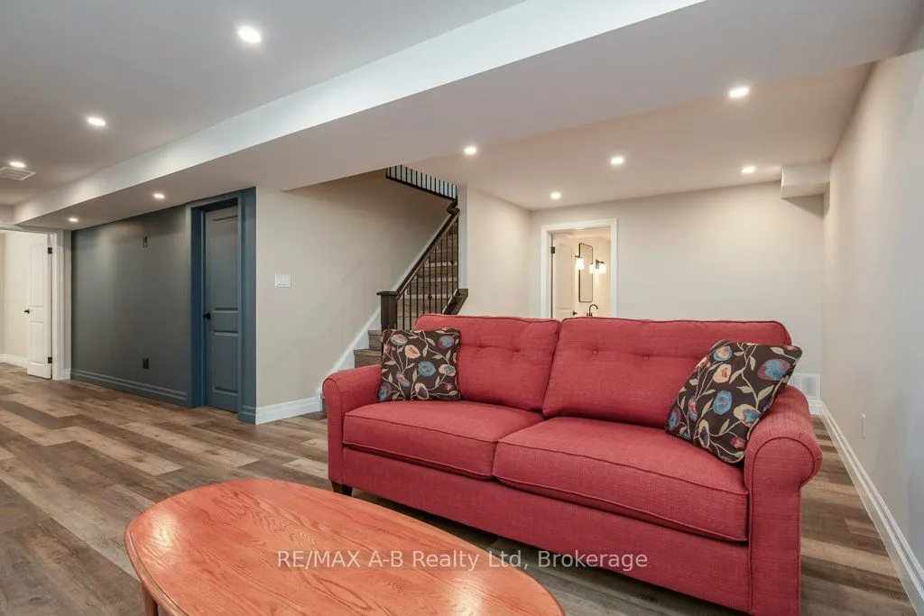 86 Jacob Street W