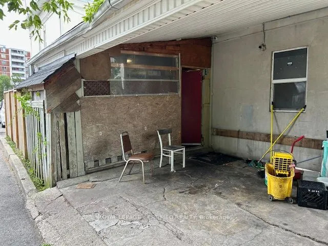 81 King Street E