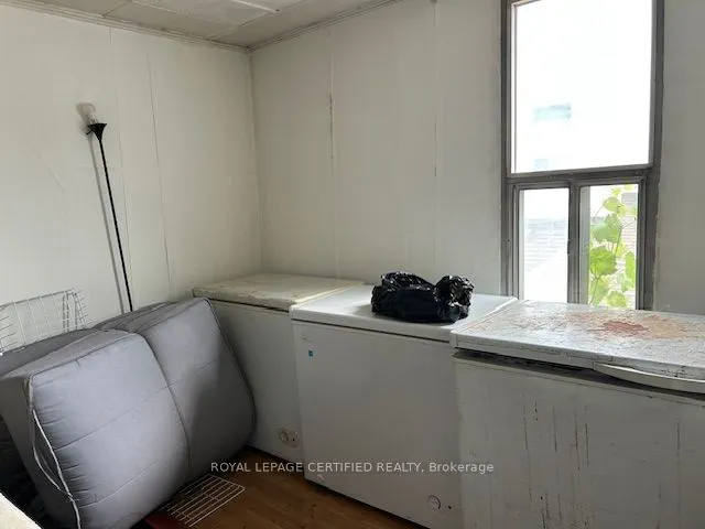 81 King Street E