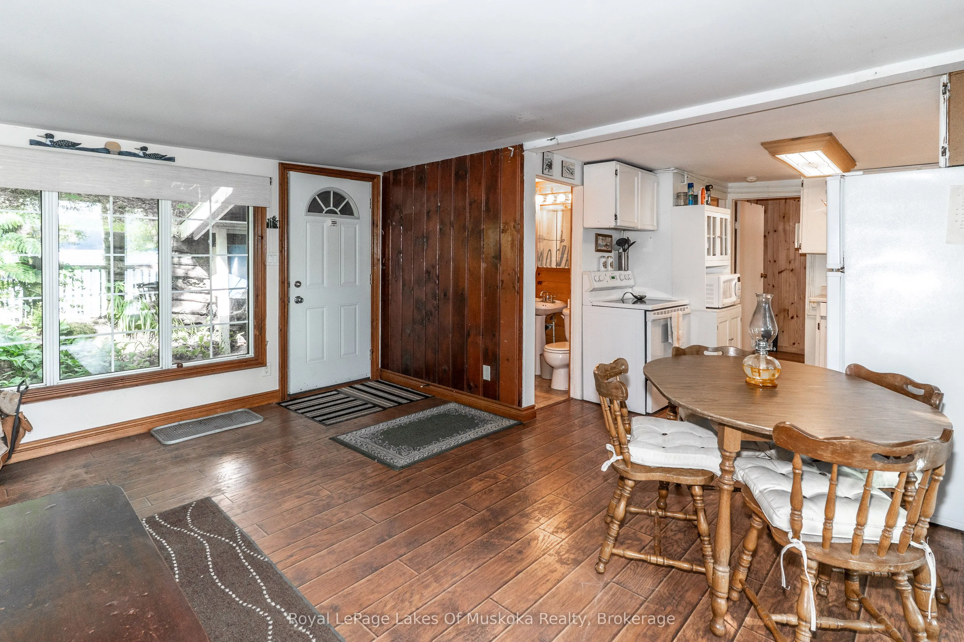 1024/1025 White Pines Road
