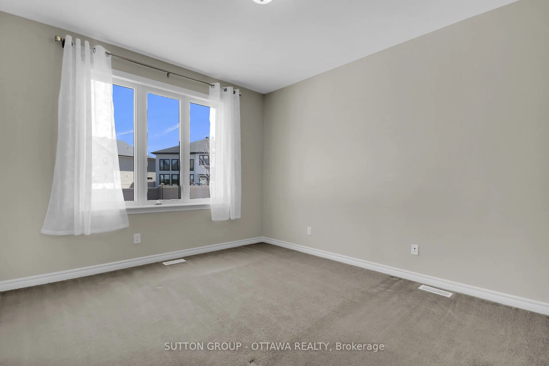 809 Carnelian Crescent