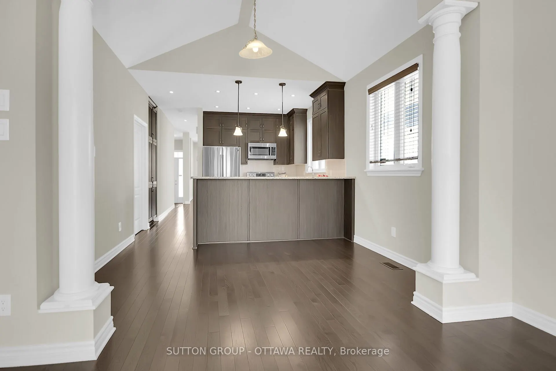 809 Carnelian Crescent