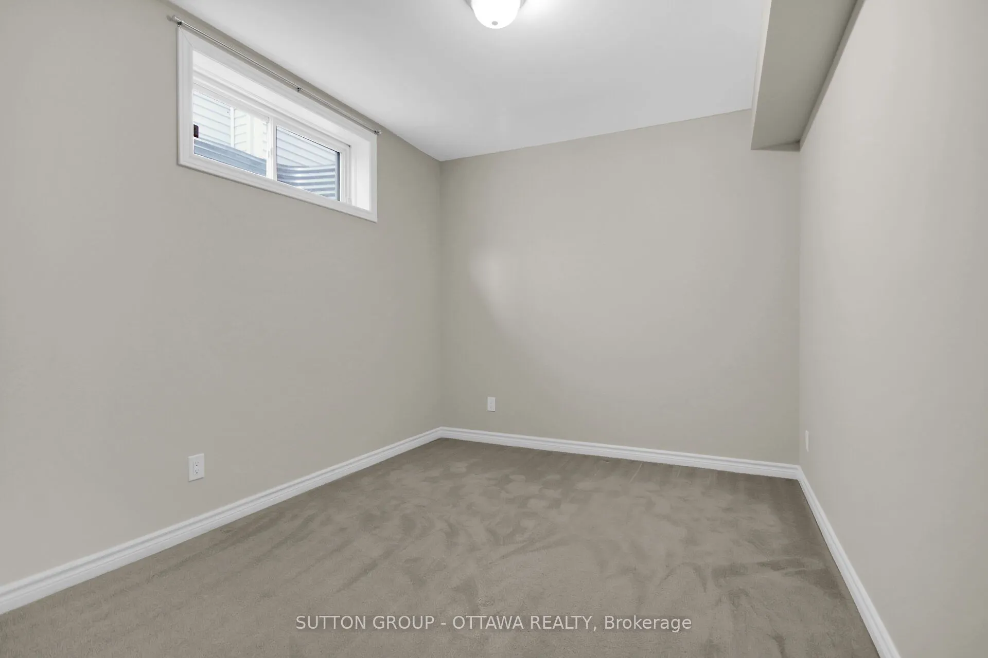 809 Carnelian Crescent