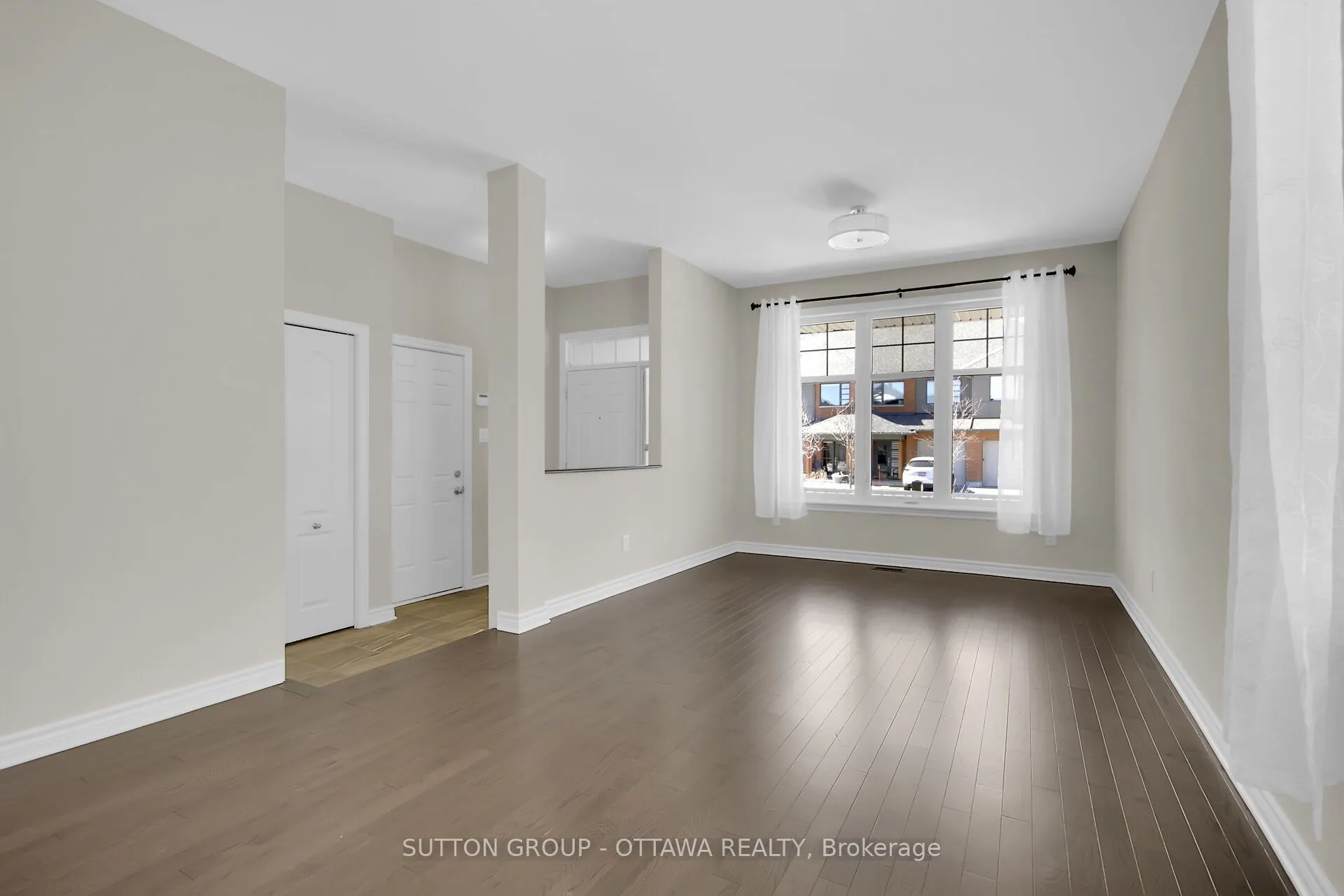 809 Carnelian Crescent