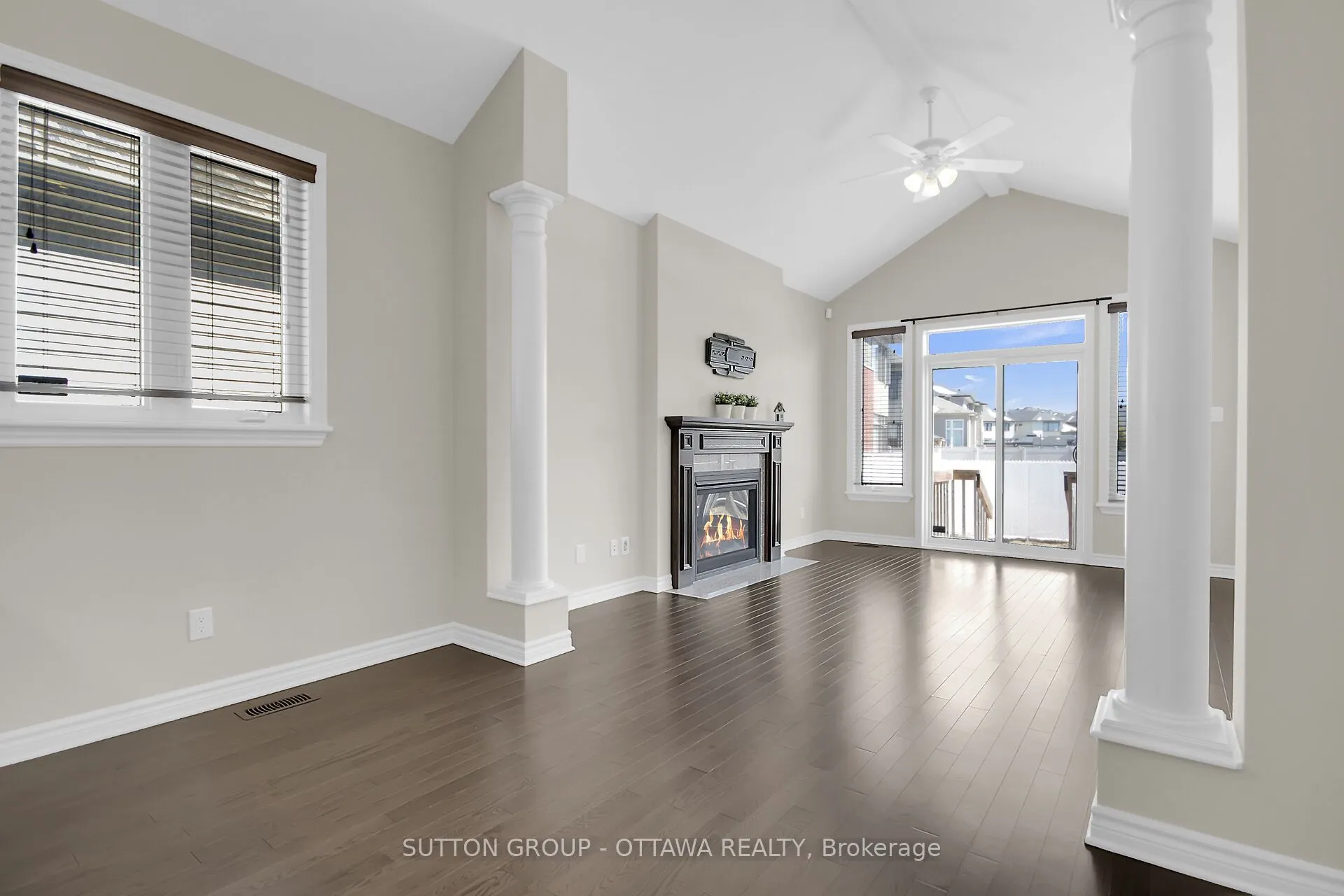 809 Carnelian Crescent