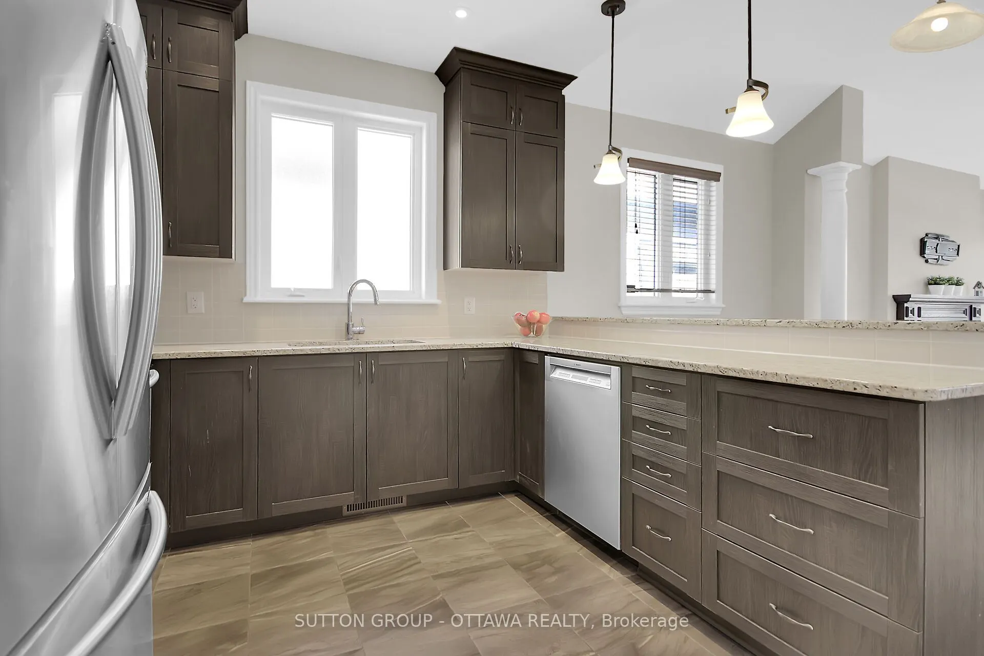 809 Carnelian Crescent