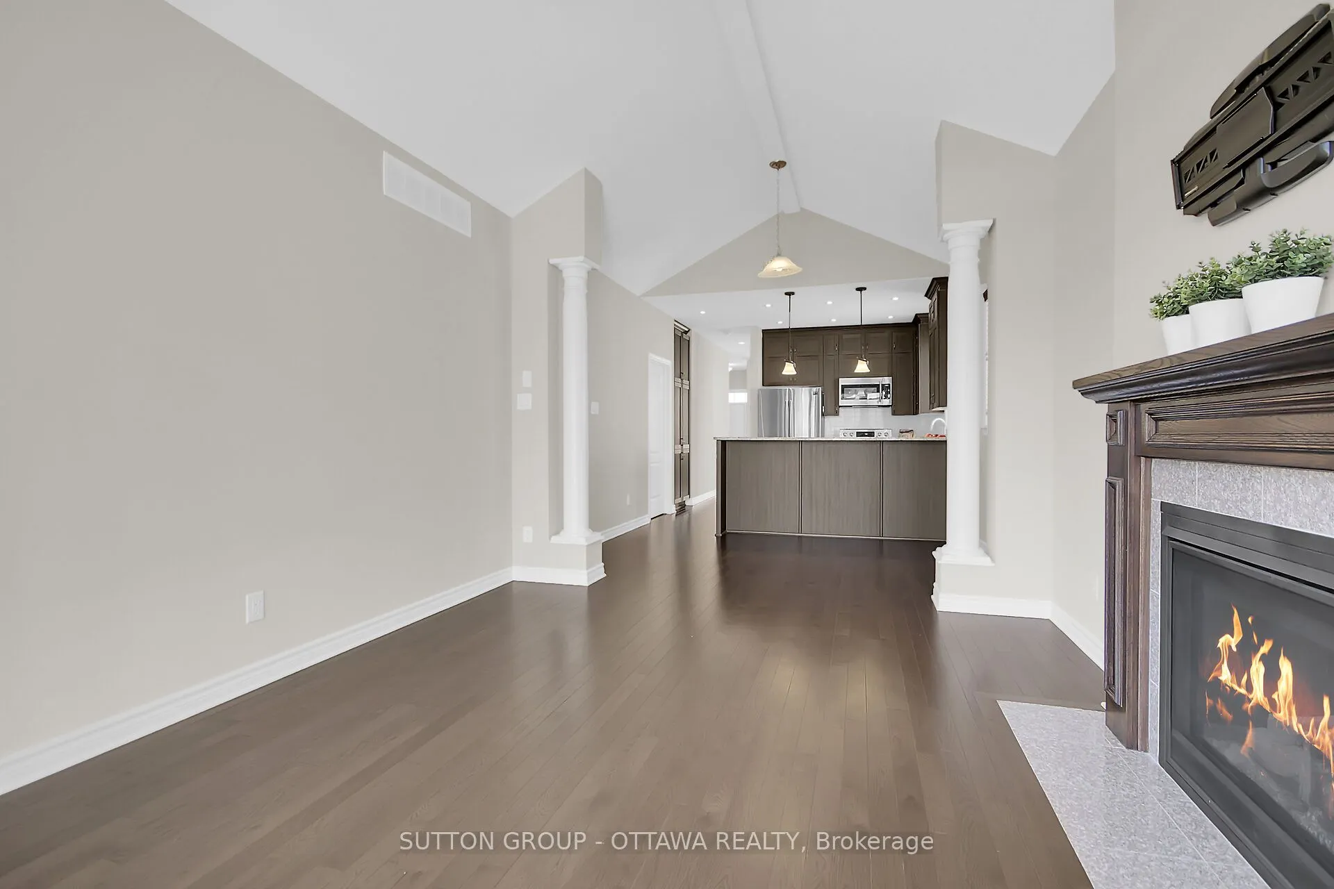 809 Carnelian Crescent