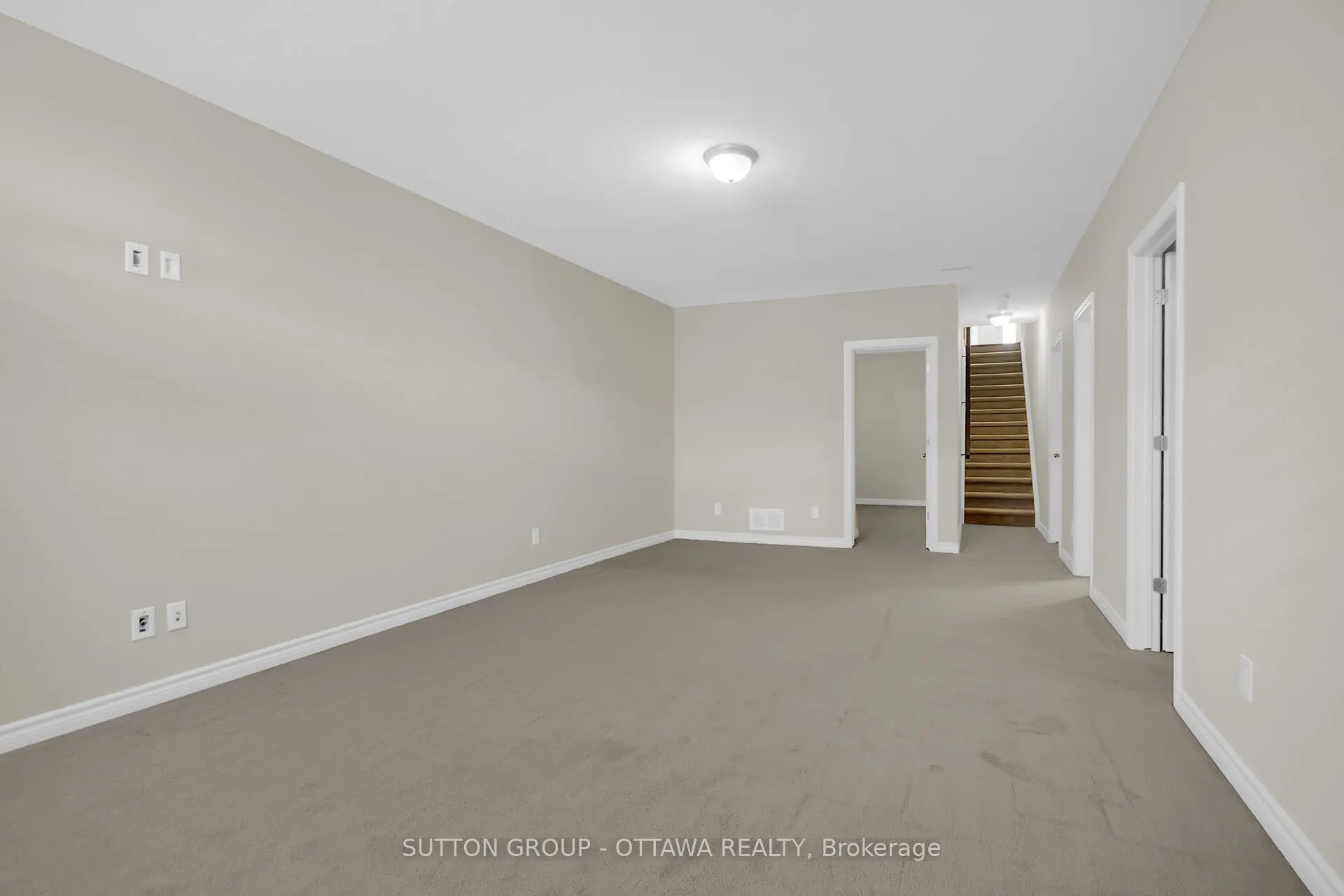 809 Carnelian Crescent