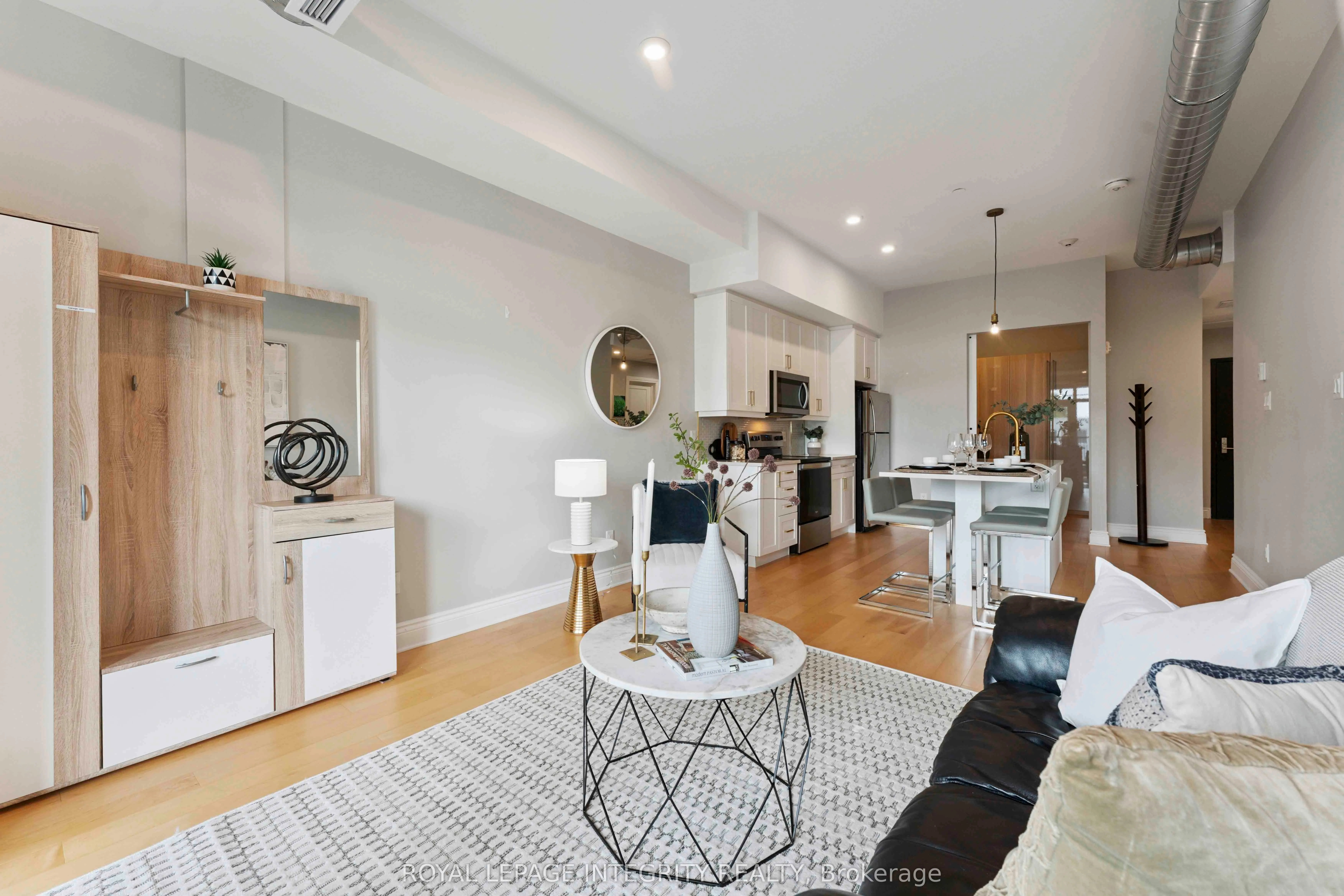 101 Pinhey Street, #302