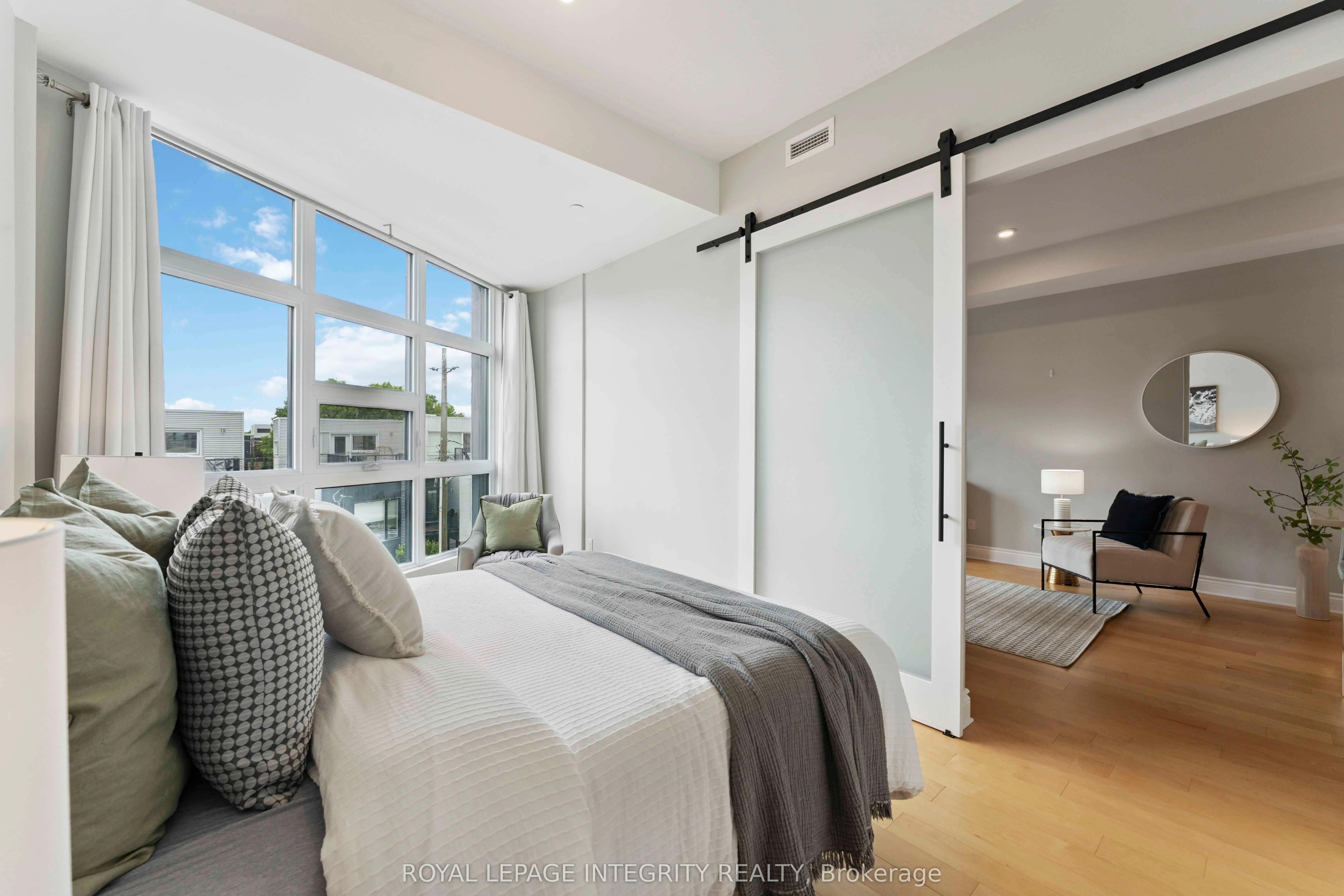 101 Pinhey Street, #302