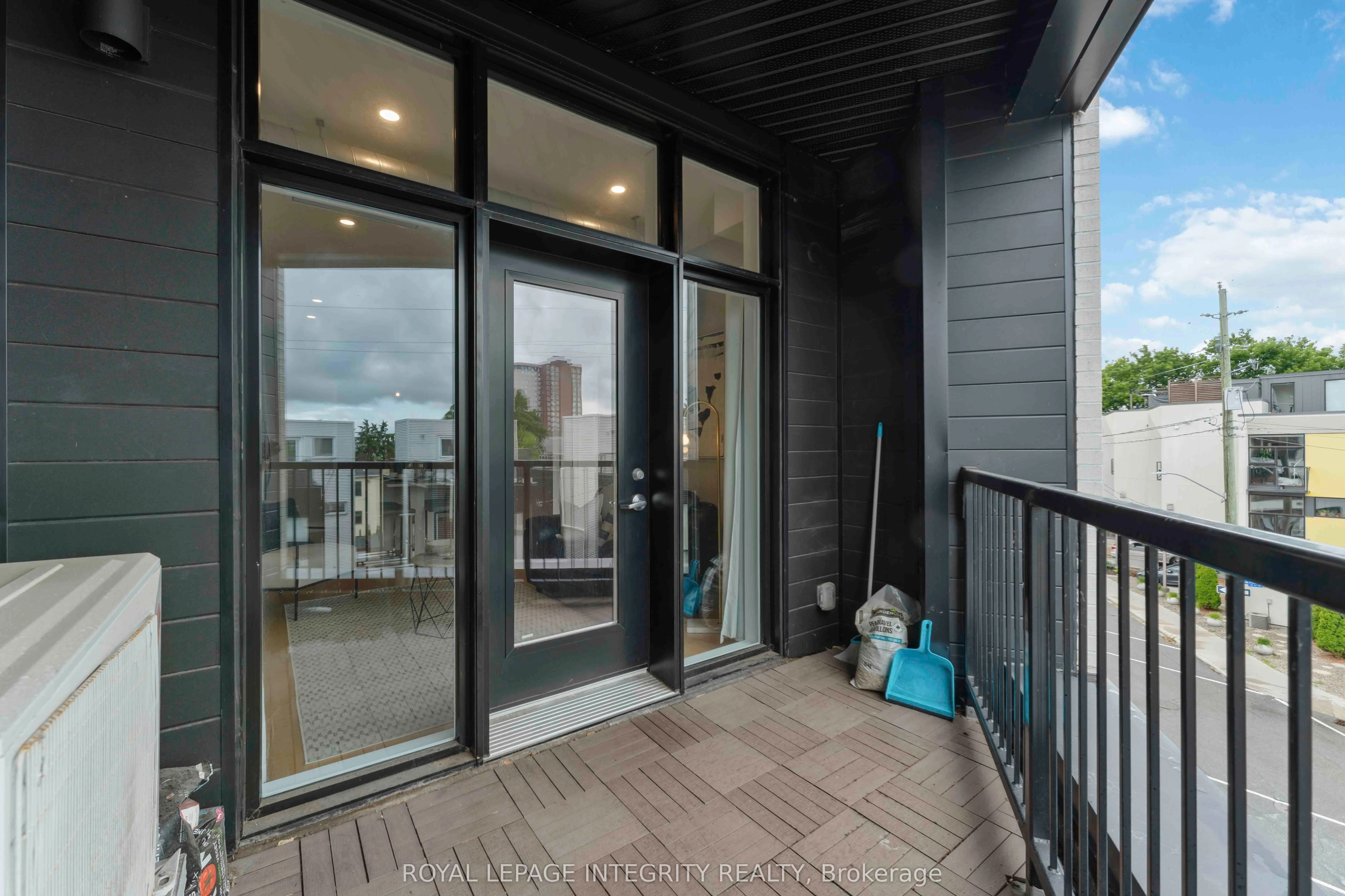 101 Pinhey Street, #302