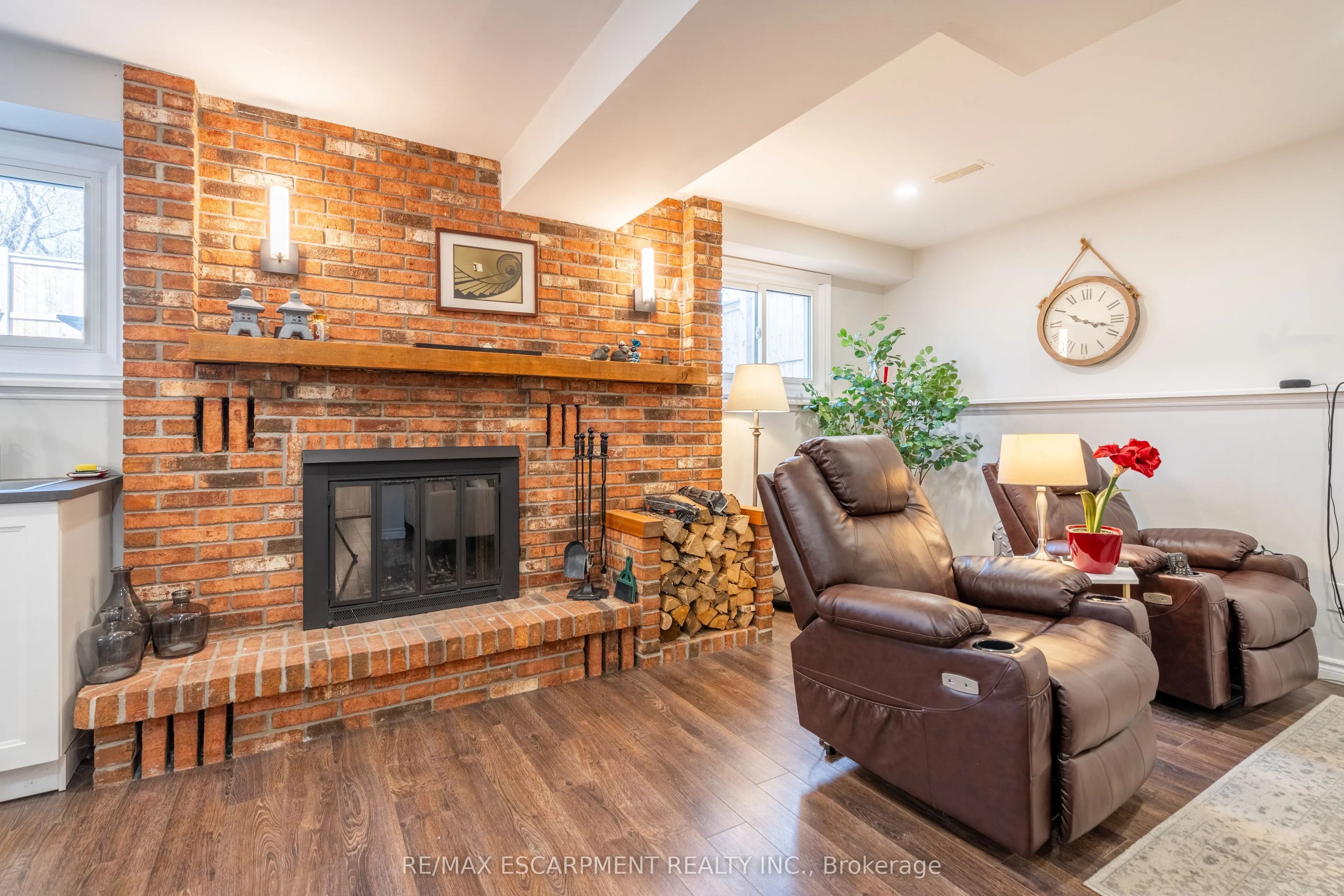 84 SANDRA Crescent