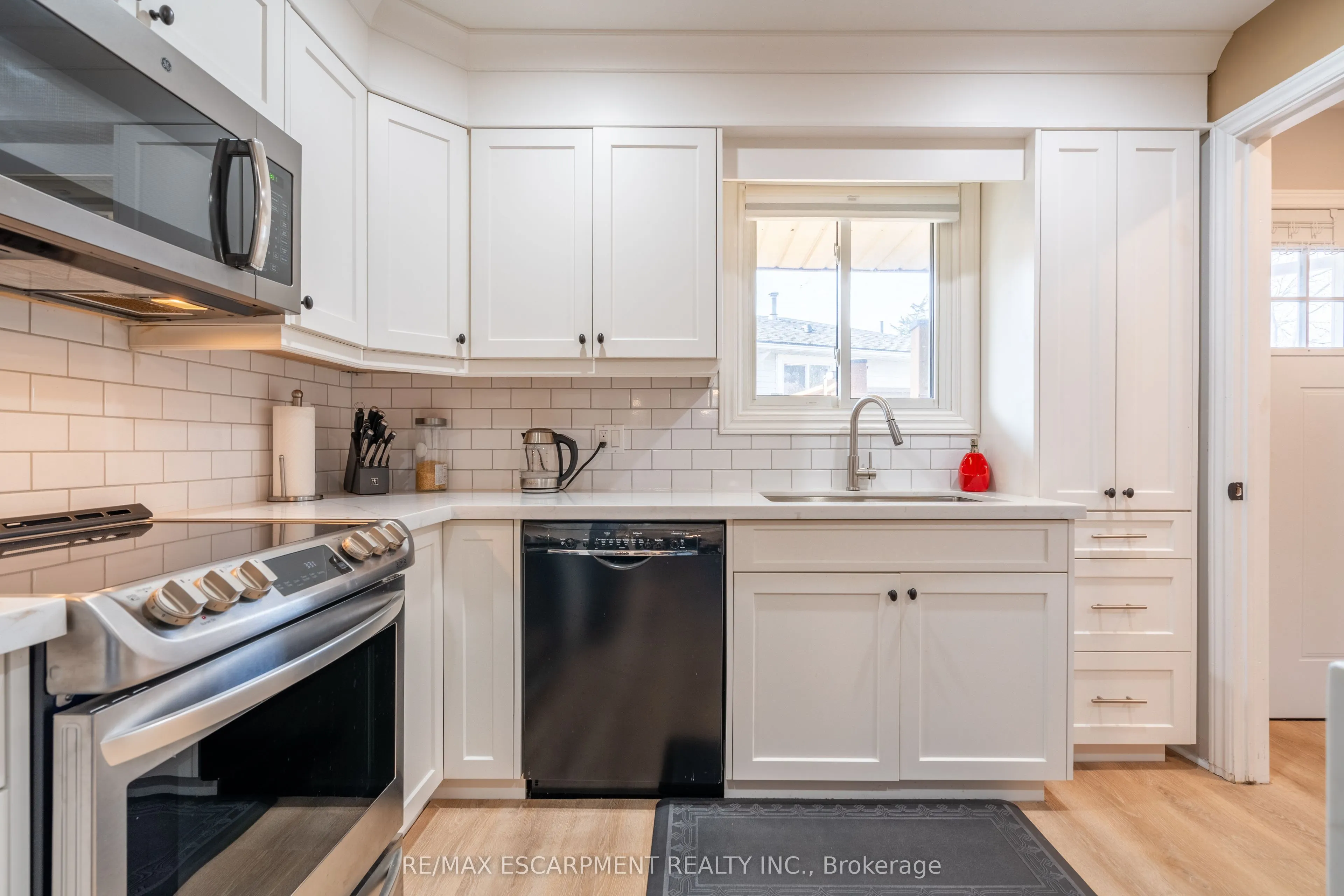 84 SANDRA Crescent