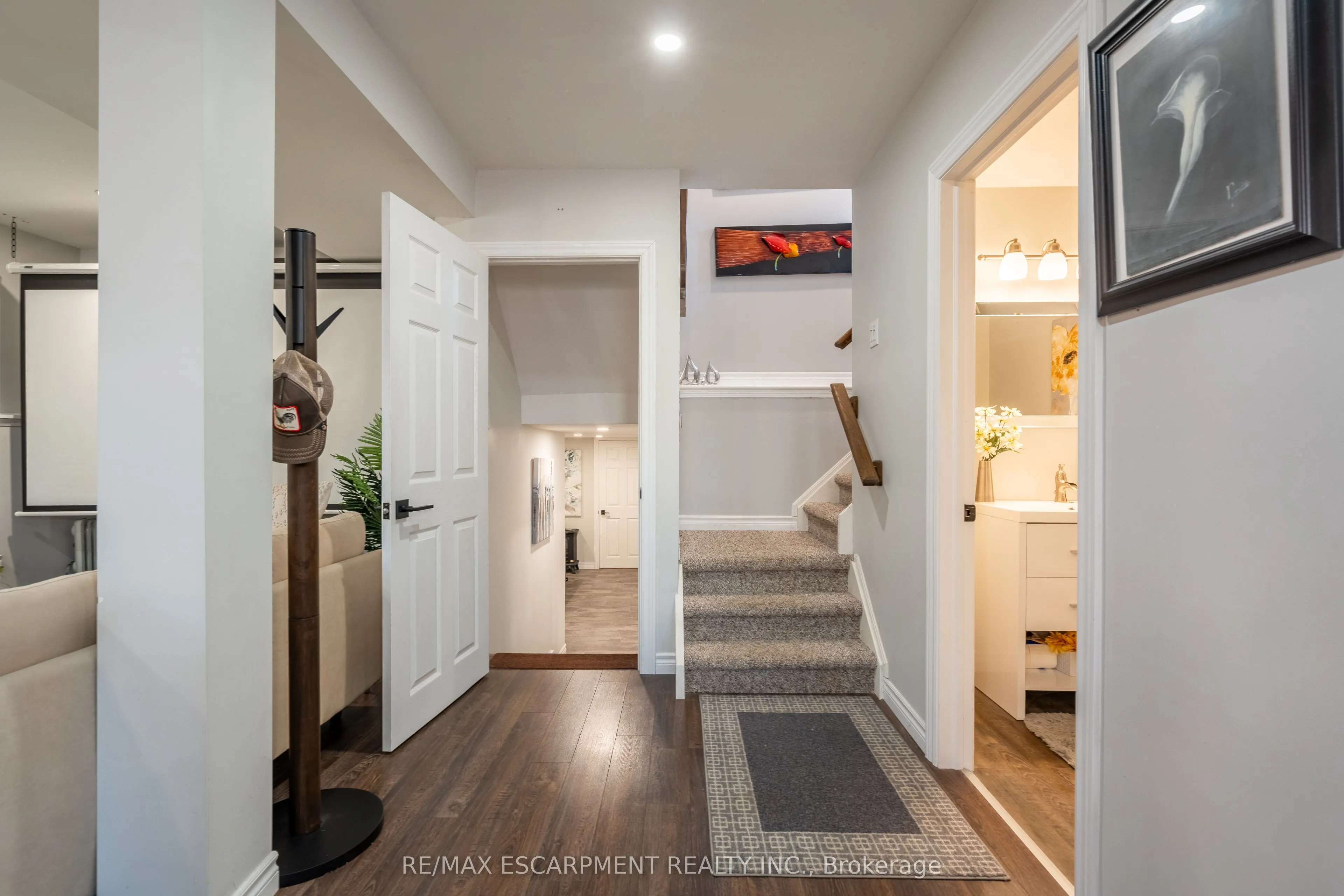 84 SANDRA Crescent