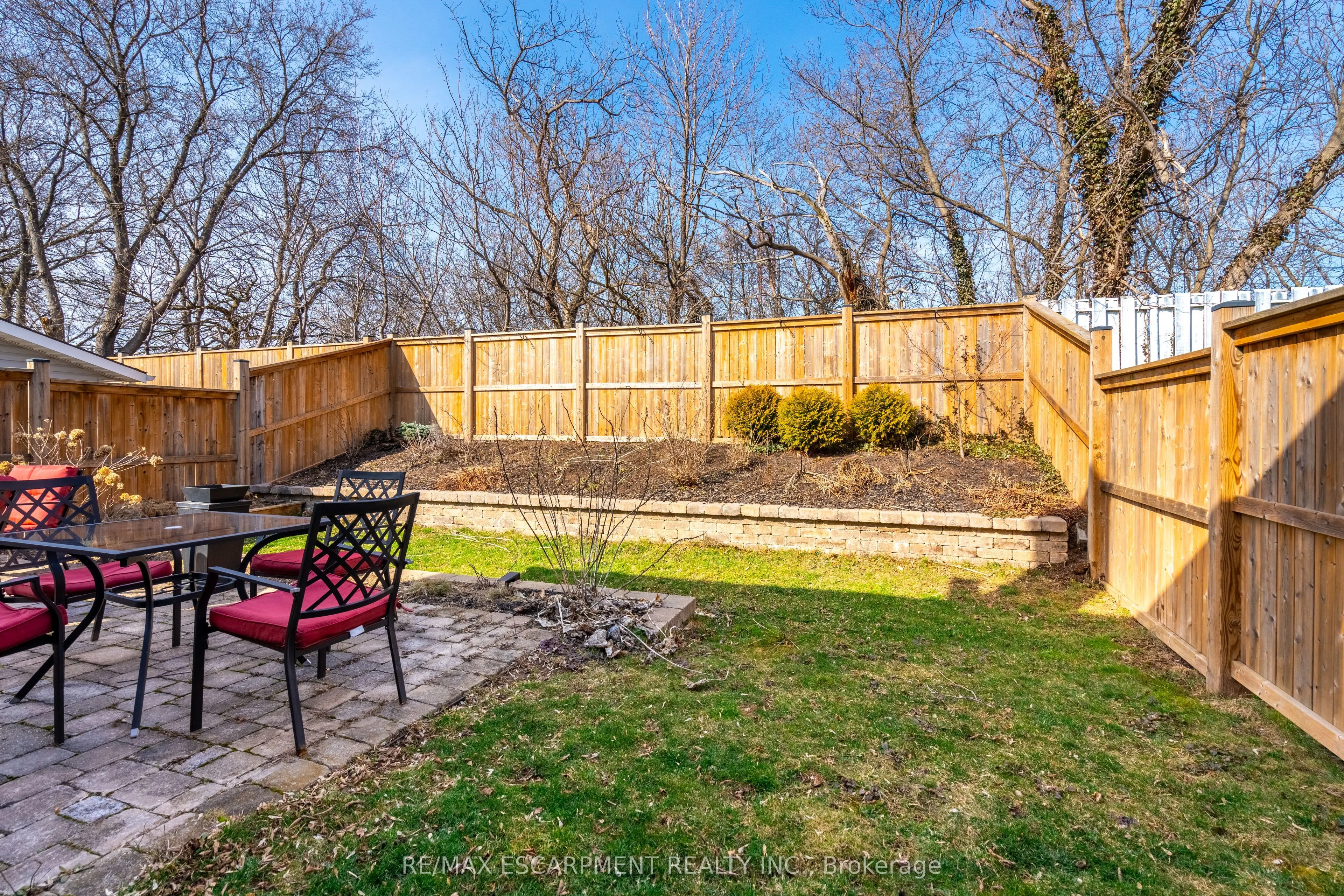 84 SANDRA Crescent