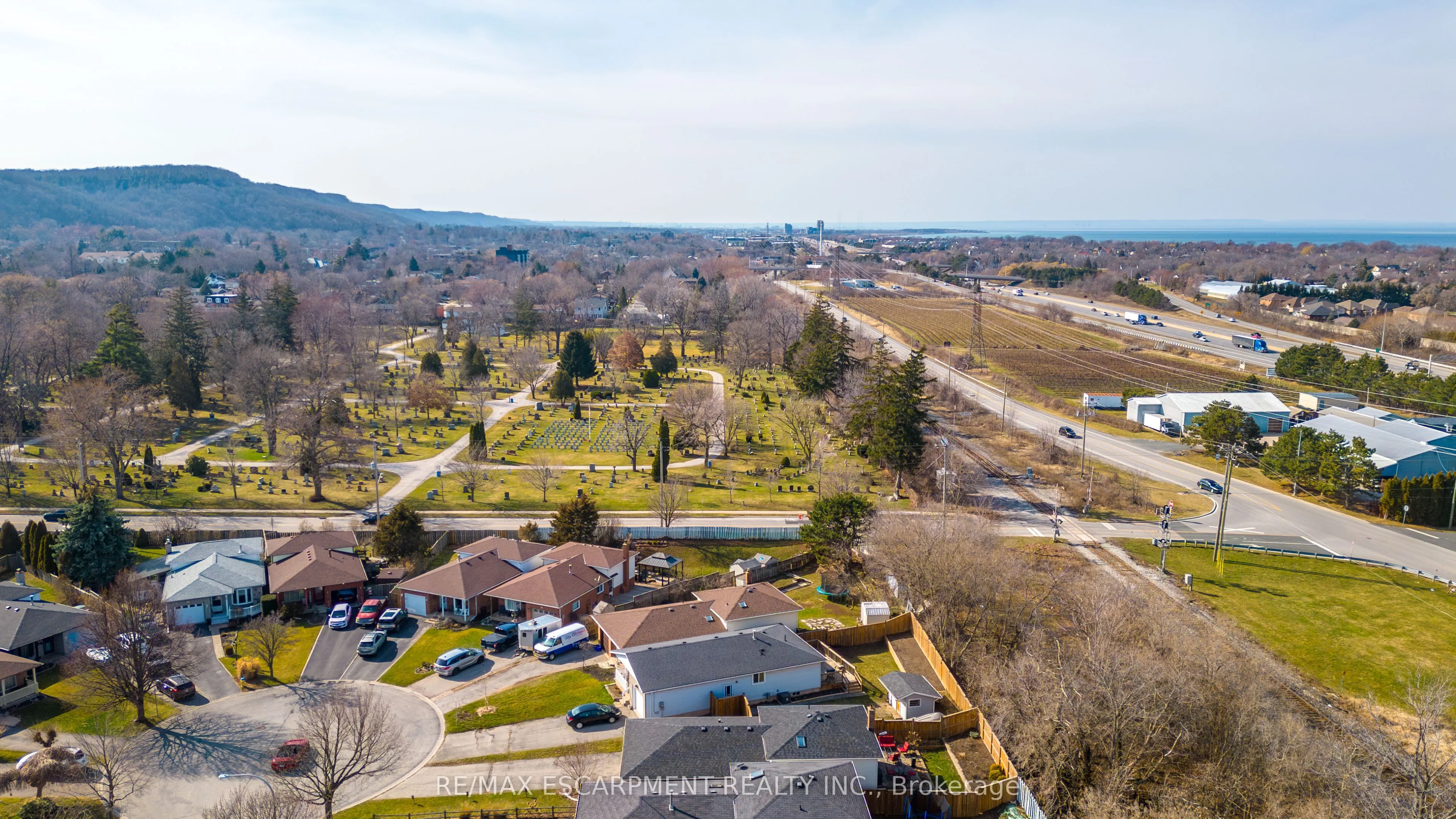 84 SANDRA Crescent