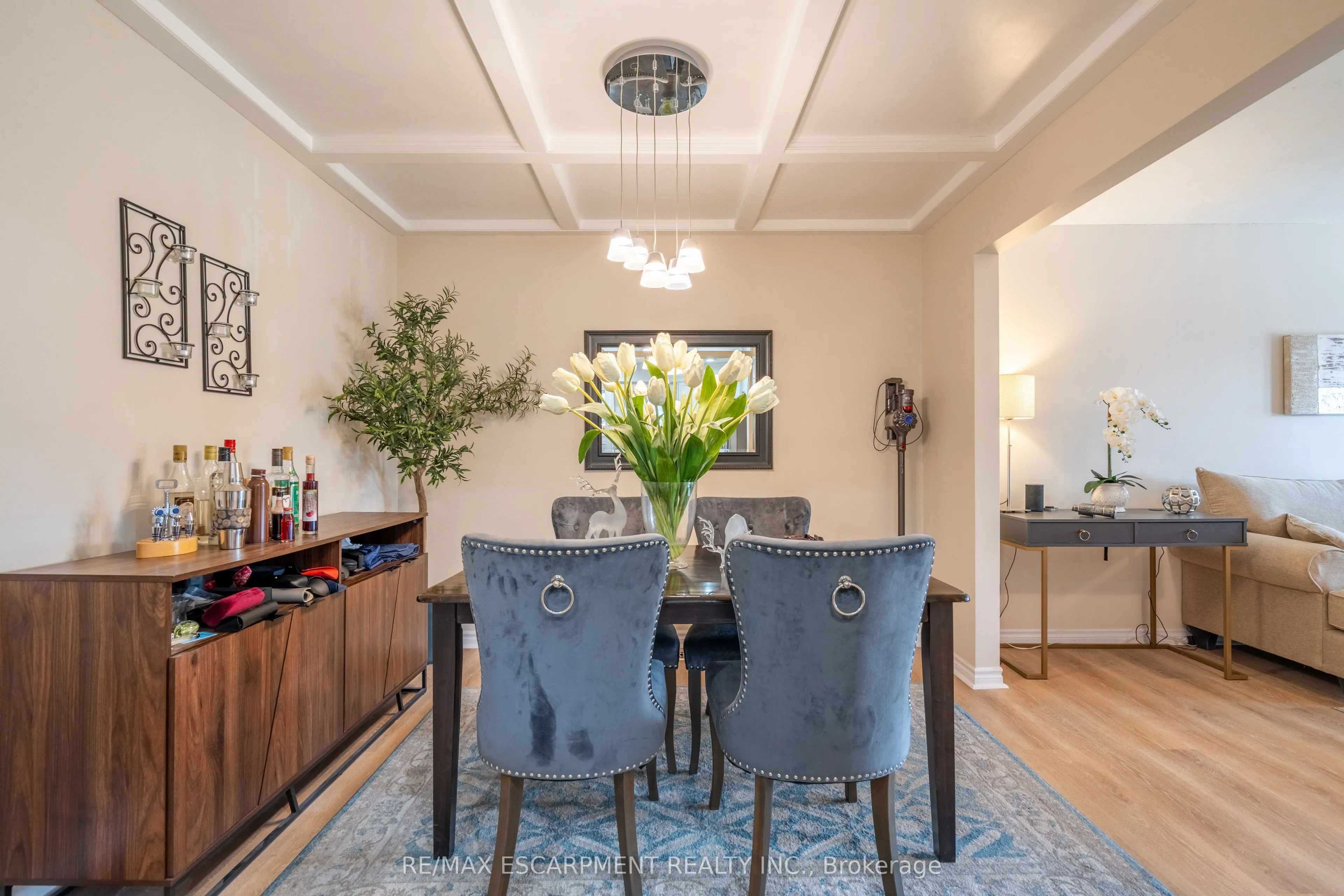 84 SANDRA Crescent