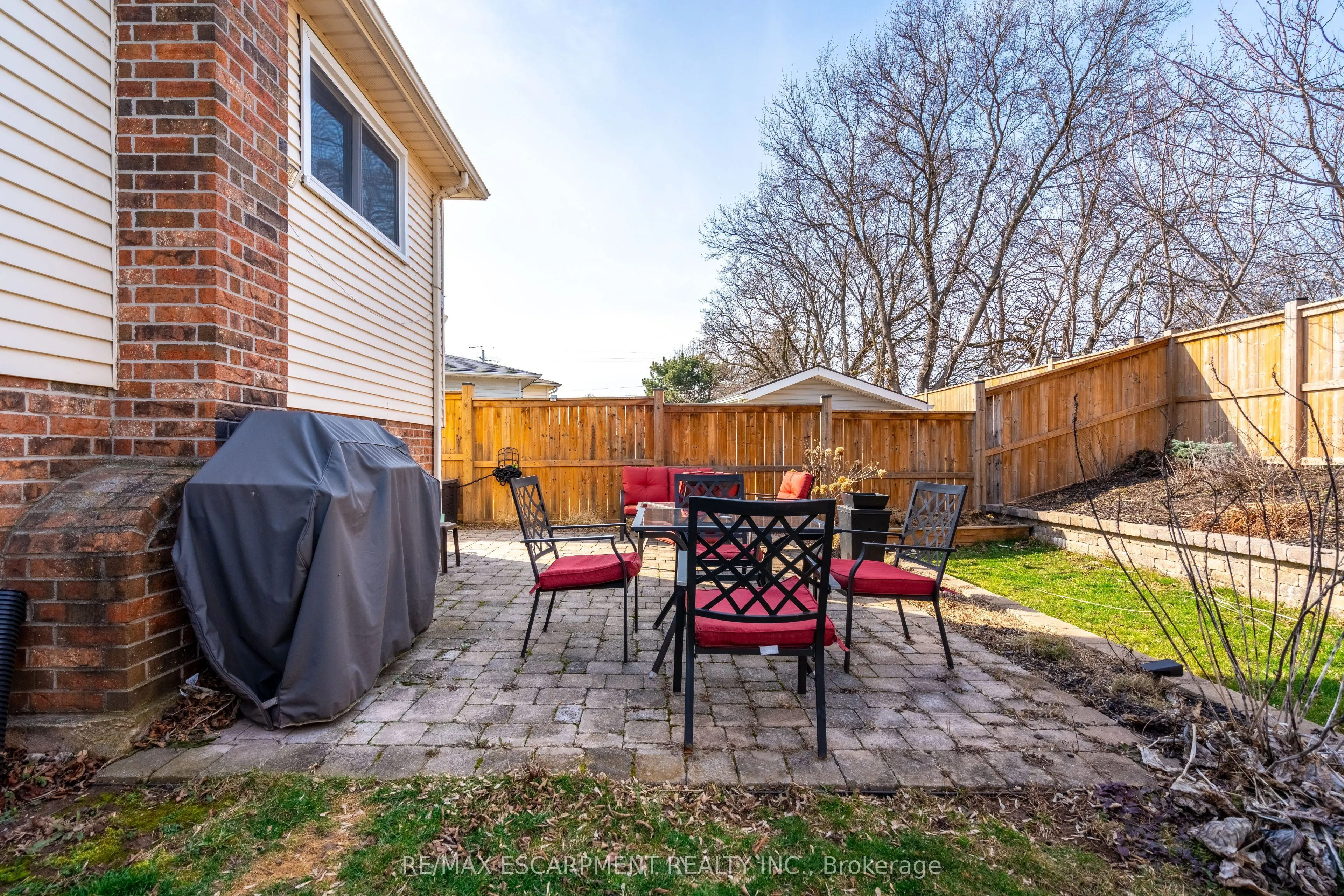 84 SANDRA Crescent