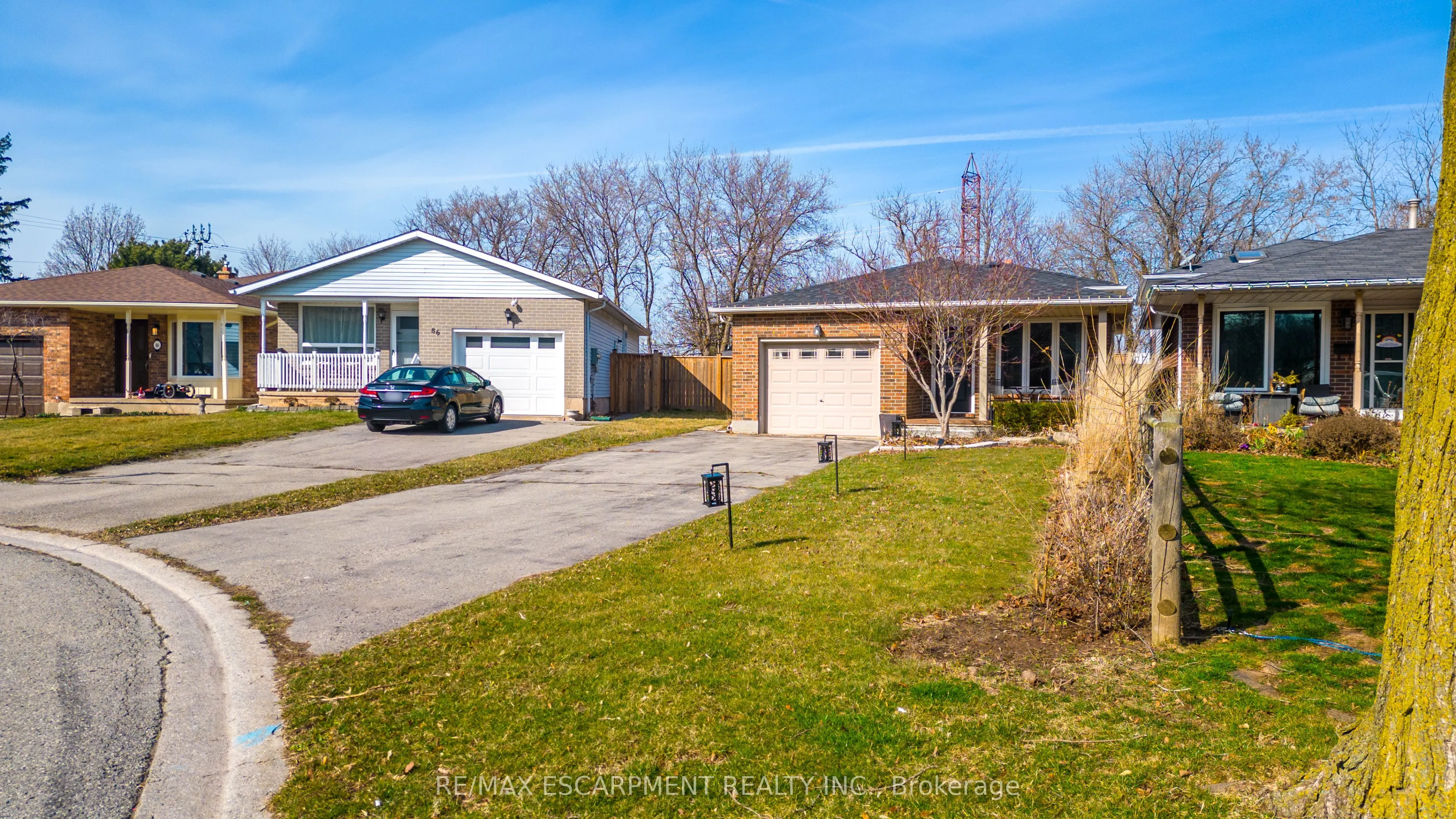 84 SANDRA Crescent