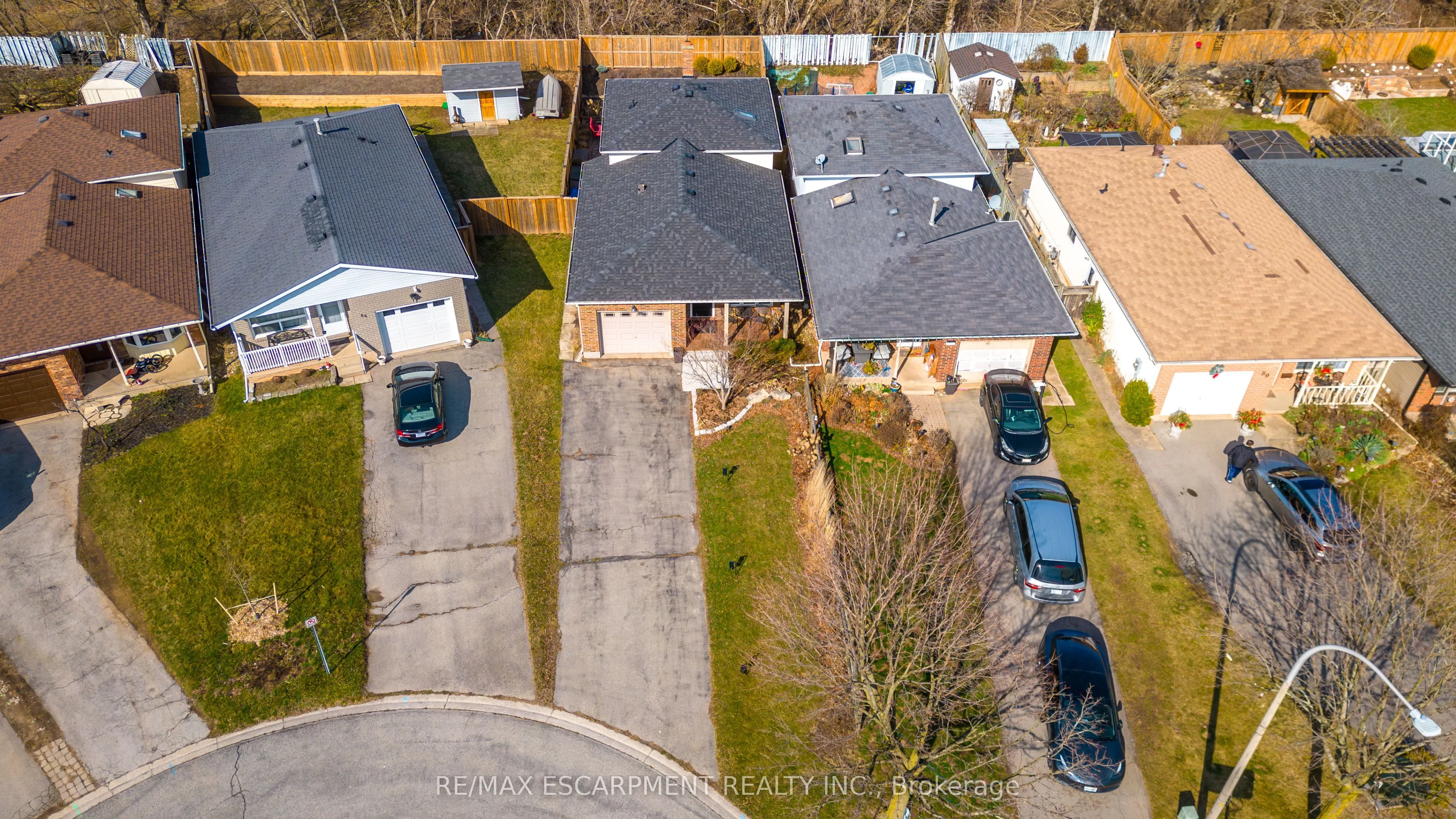 84 SANDRA Crescent