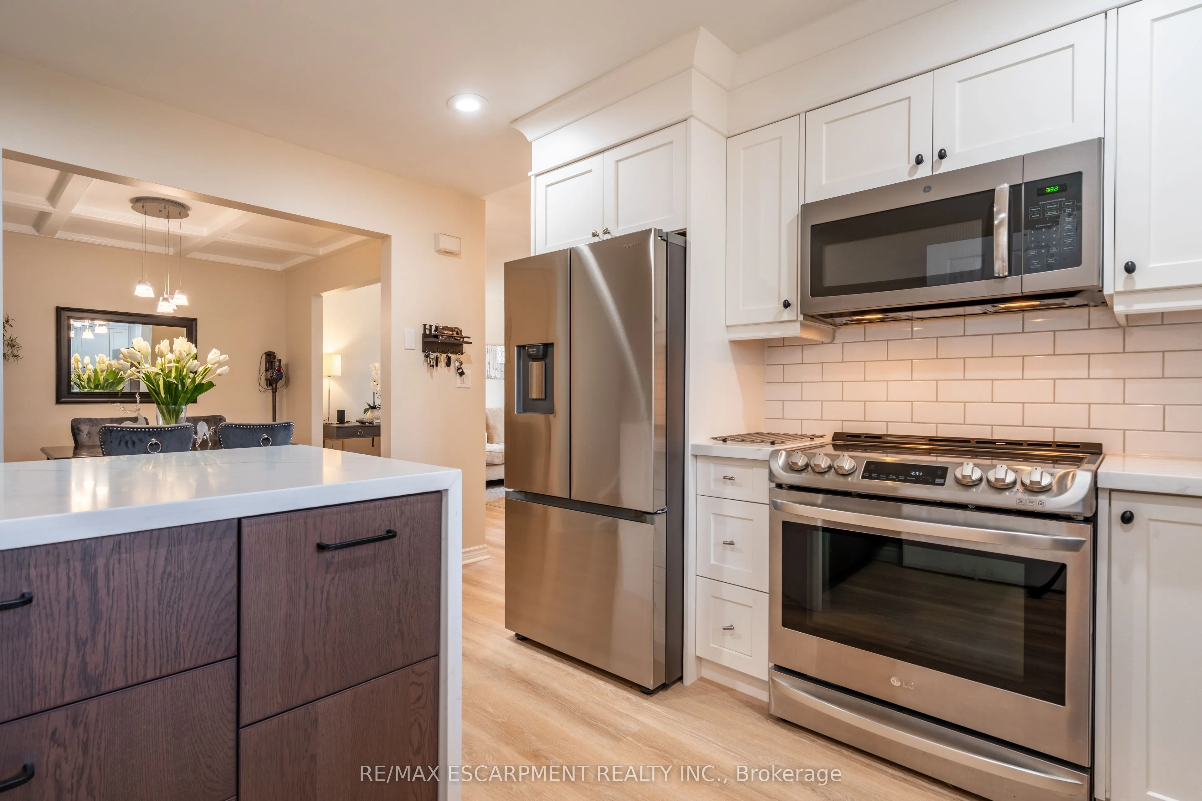 84 SANDRA Crescent