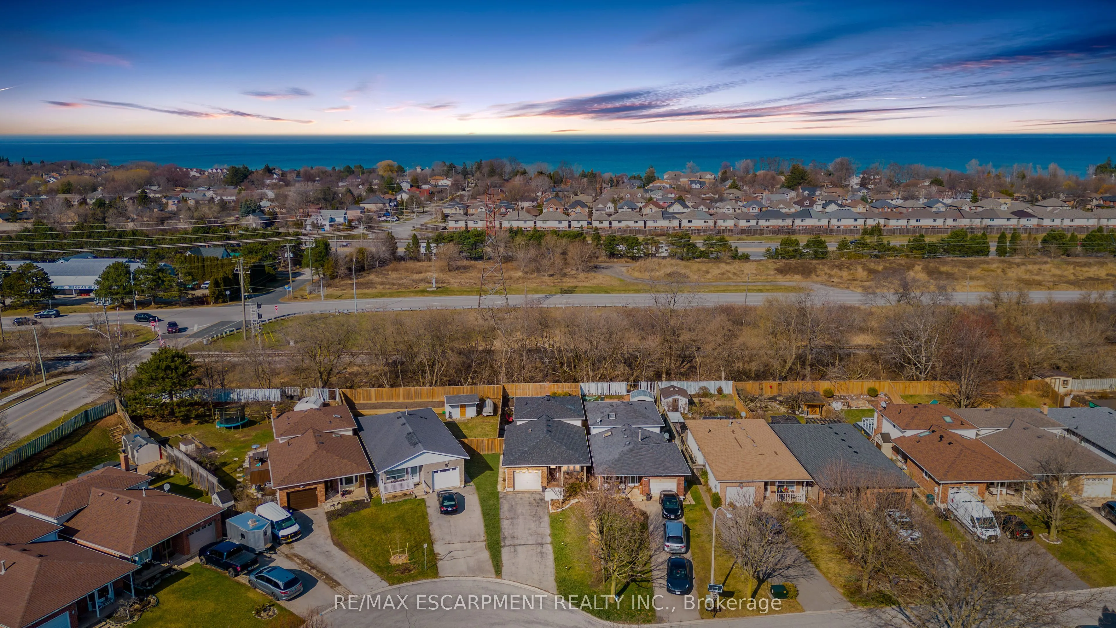 84 SANDRA Crescent
