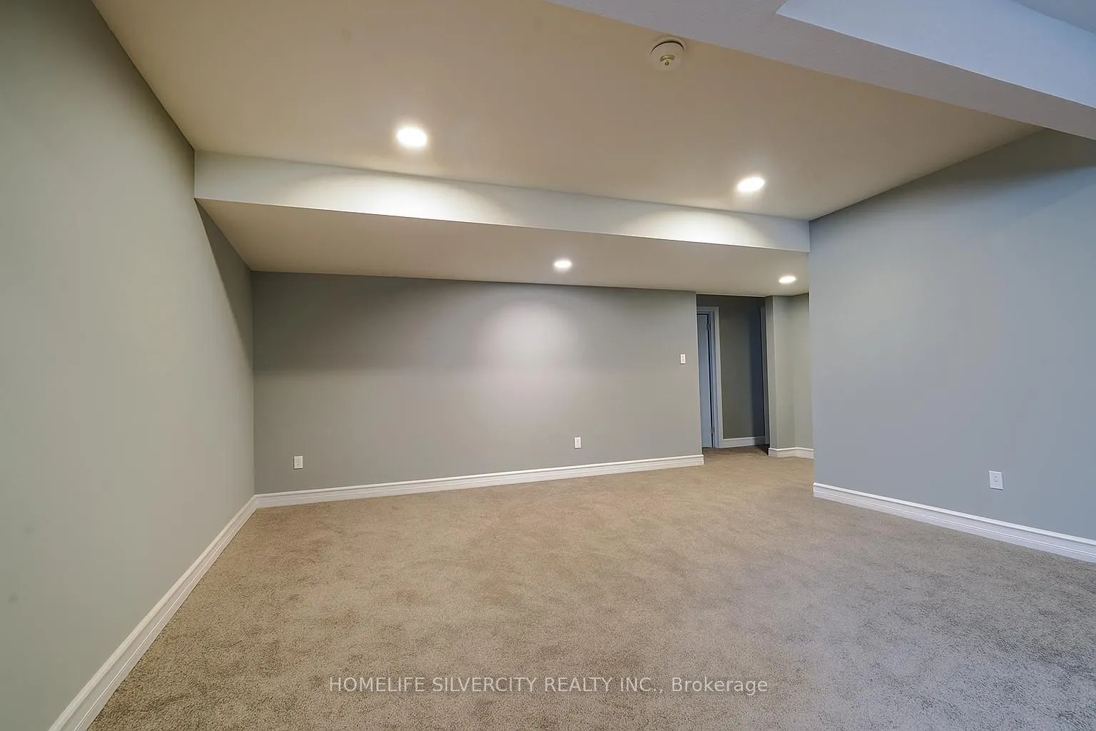 24 Winchester Crescent