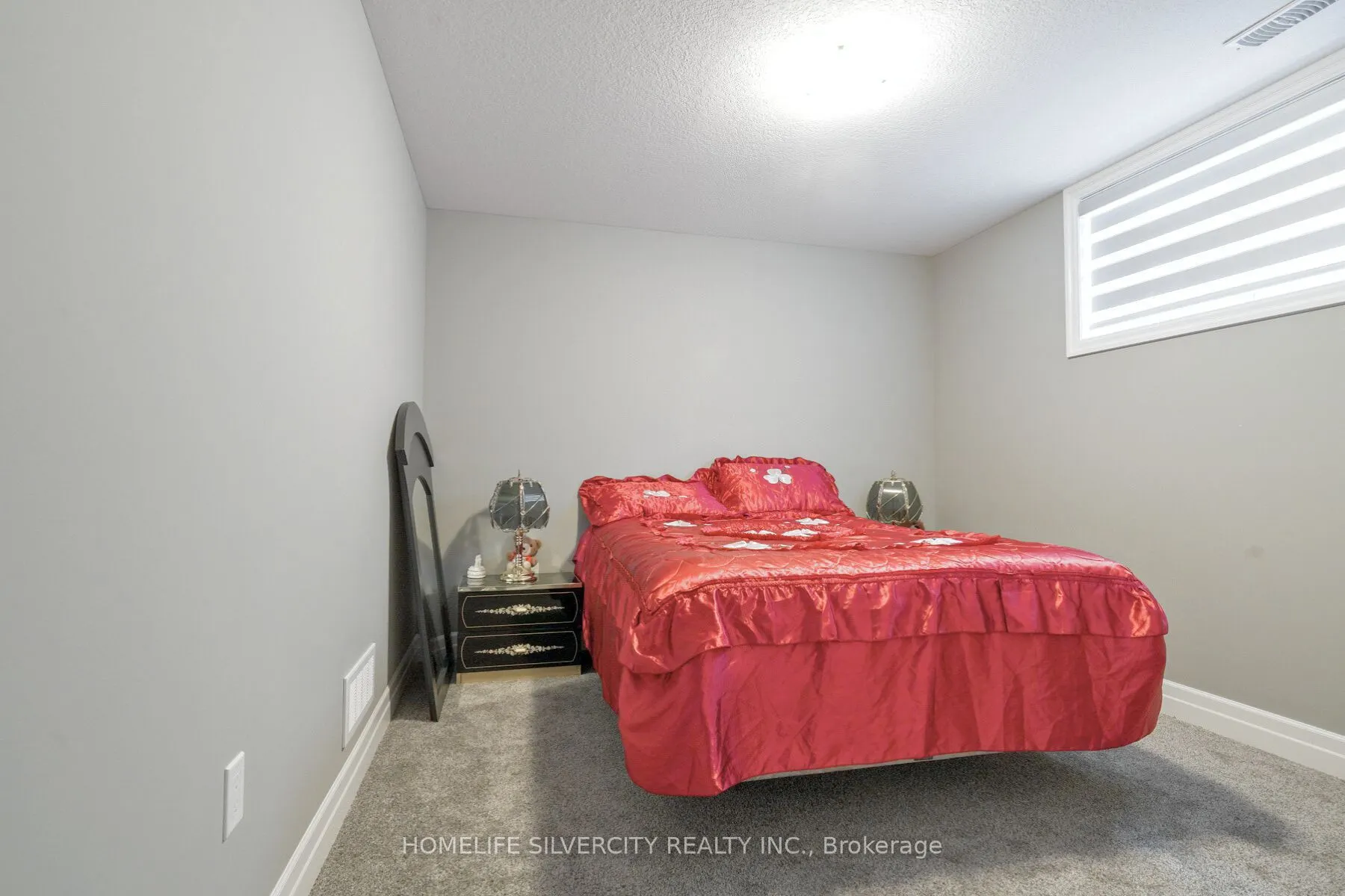 24 Winchester Crescent
