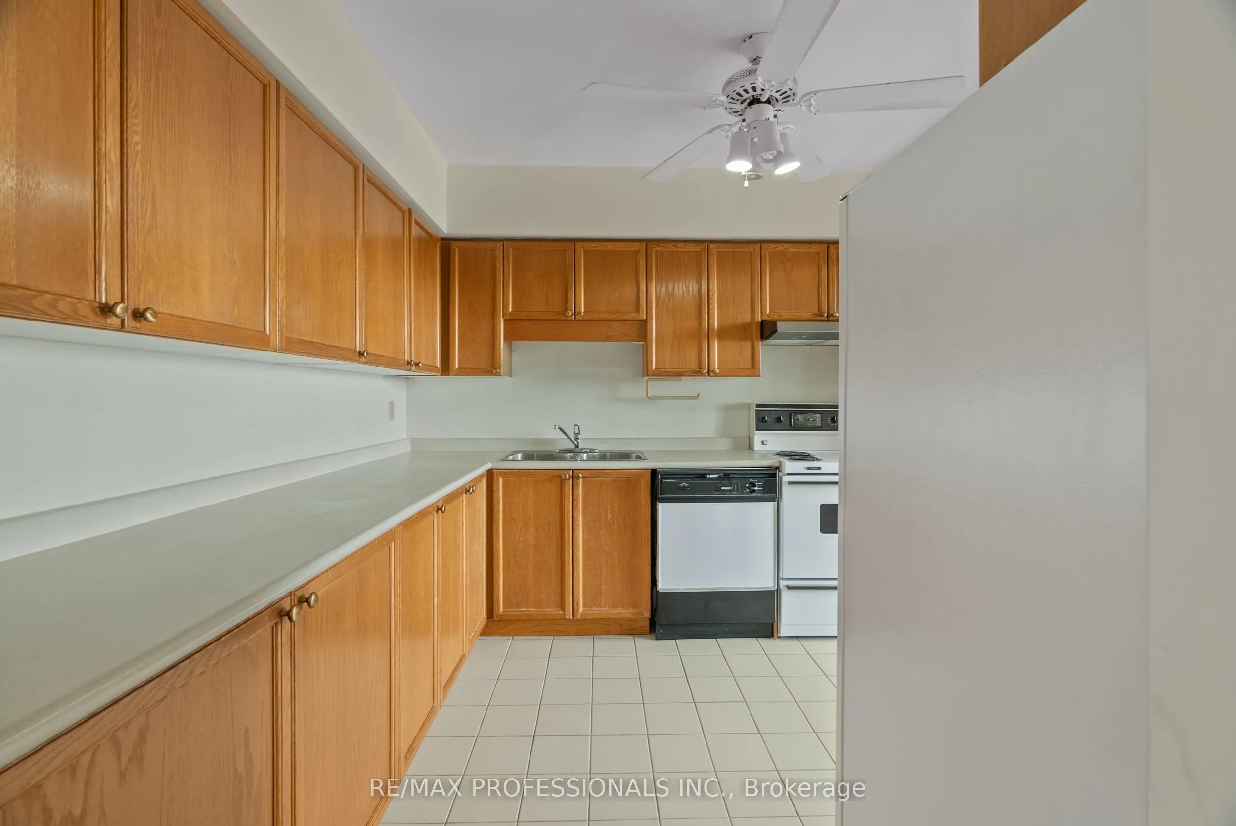 9 Bonheur Court #905