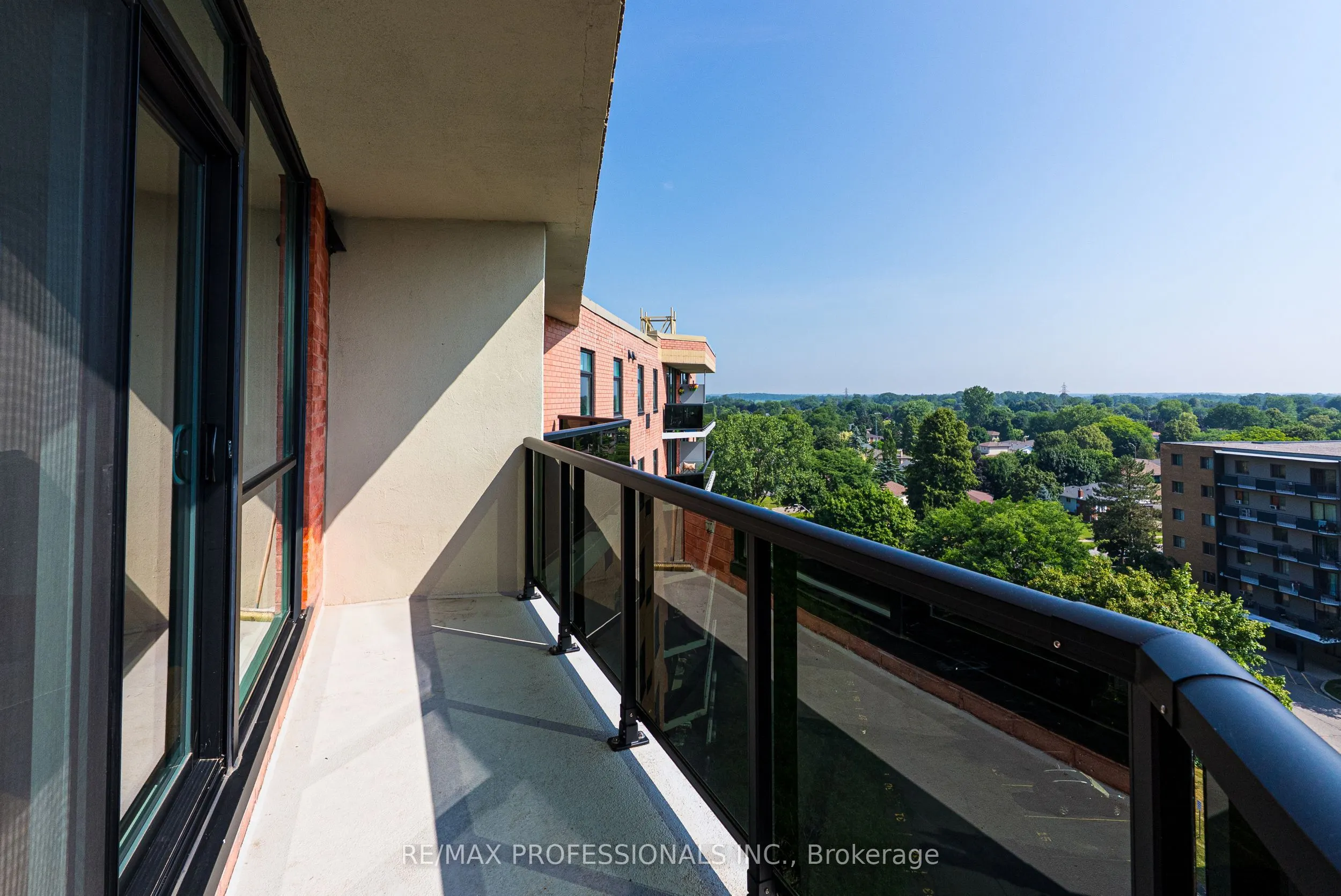 9 Bonheur Court #905