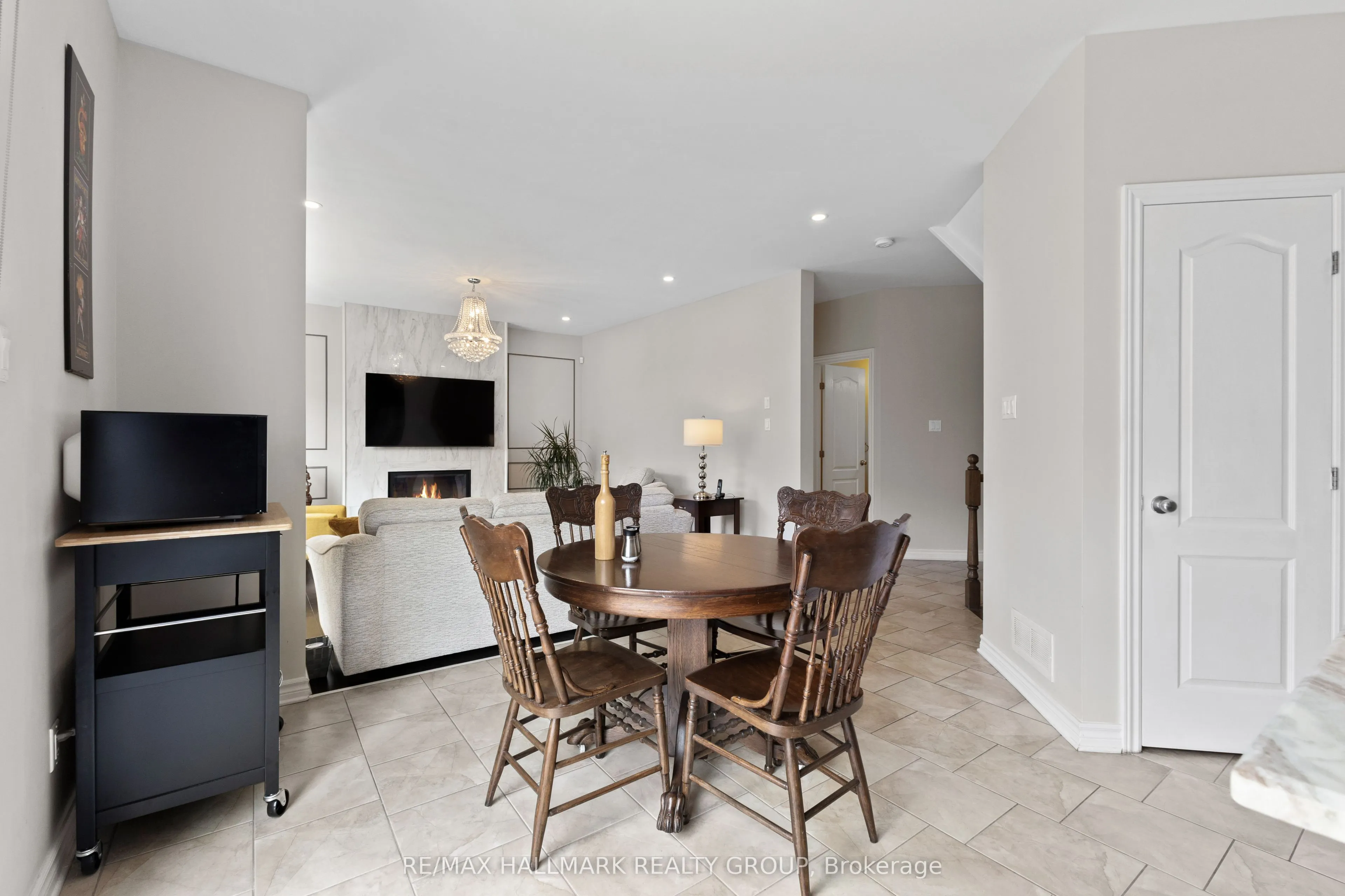 112 Gracewood Crescent
