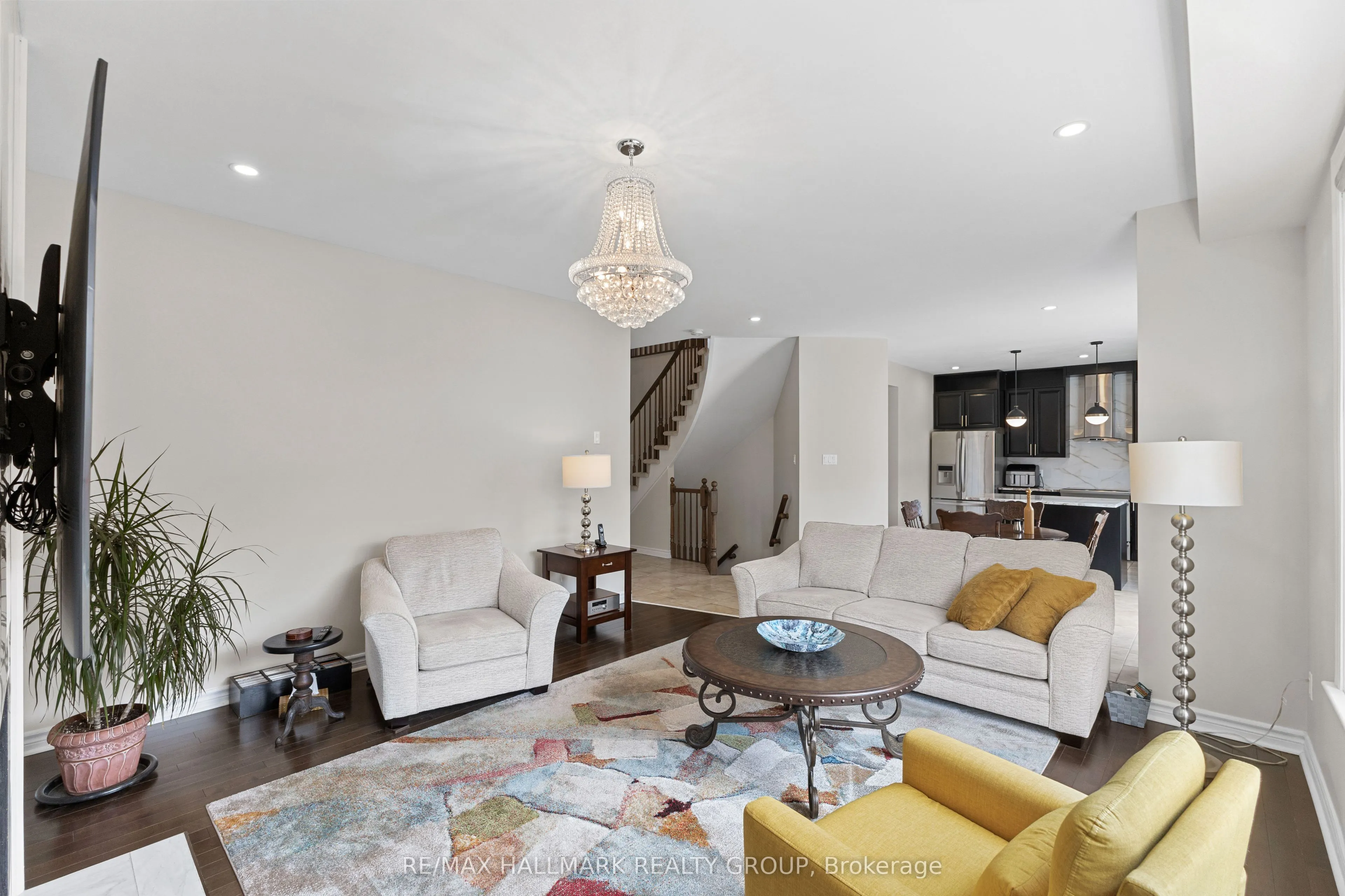 112 Gracewood Crescent