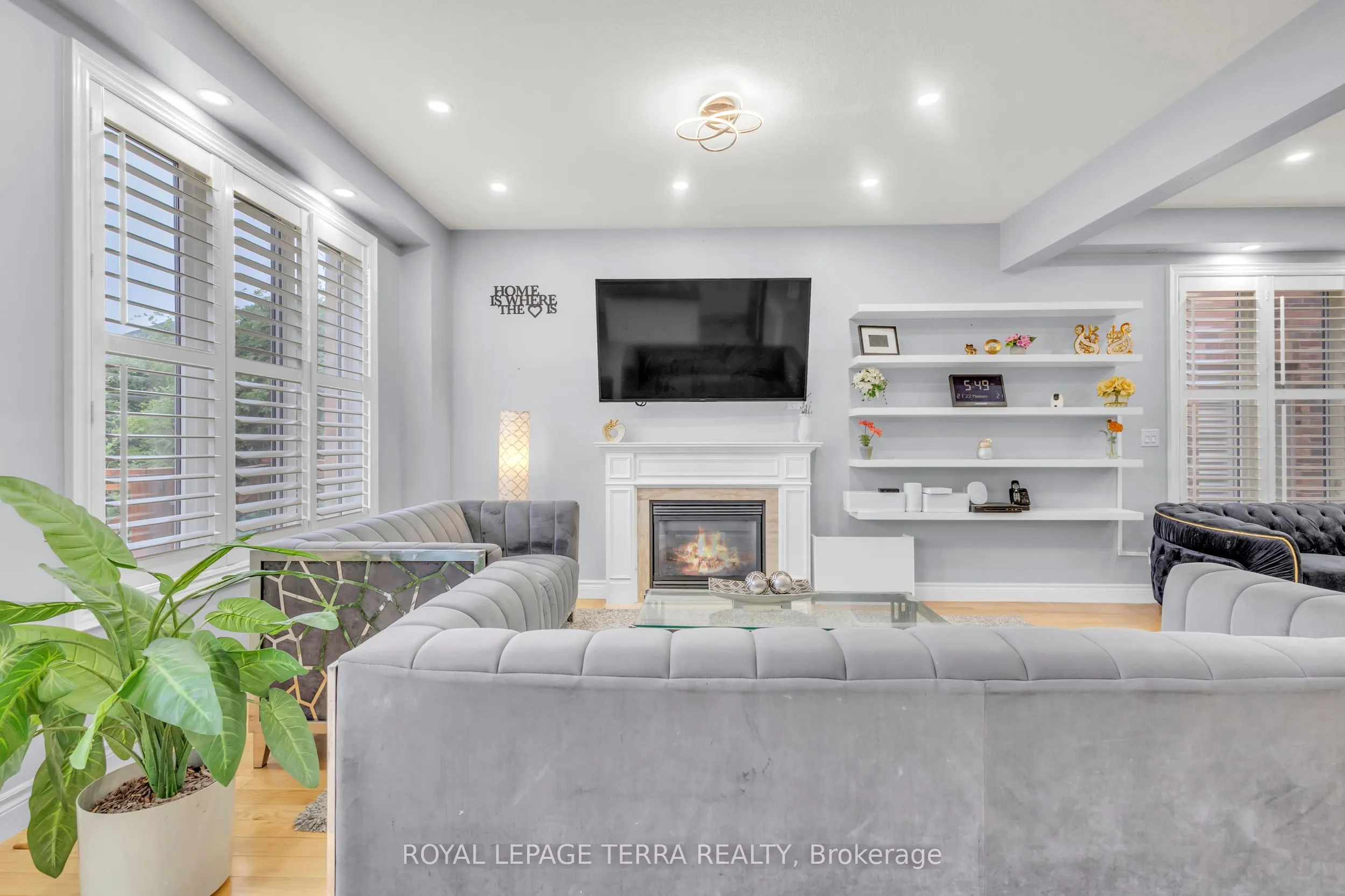 584 Pinery Trail