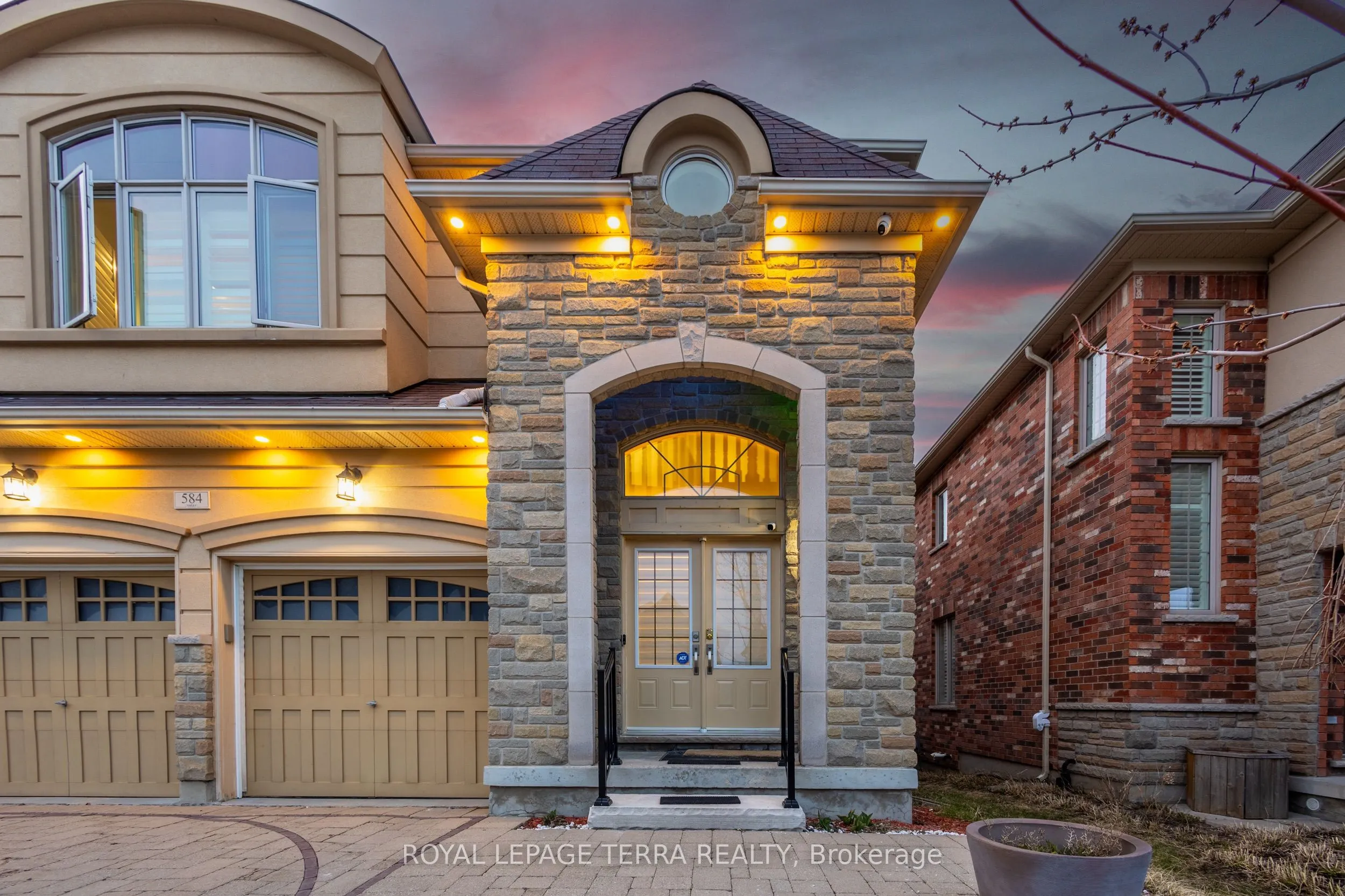 584 Pinery Trail
